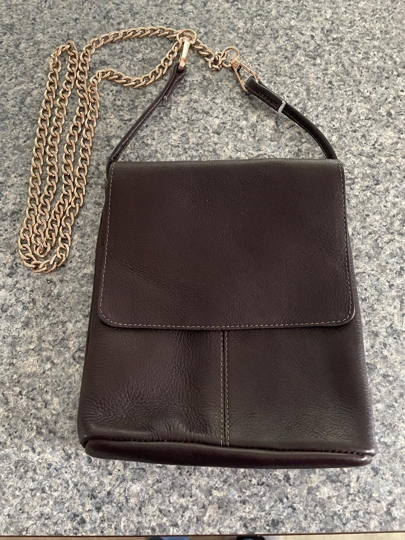 Le Donne Leather Bag~Dark Brown~Simple Flap Over~Crossbody w/Gold Chain “Strap”
