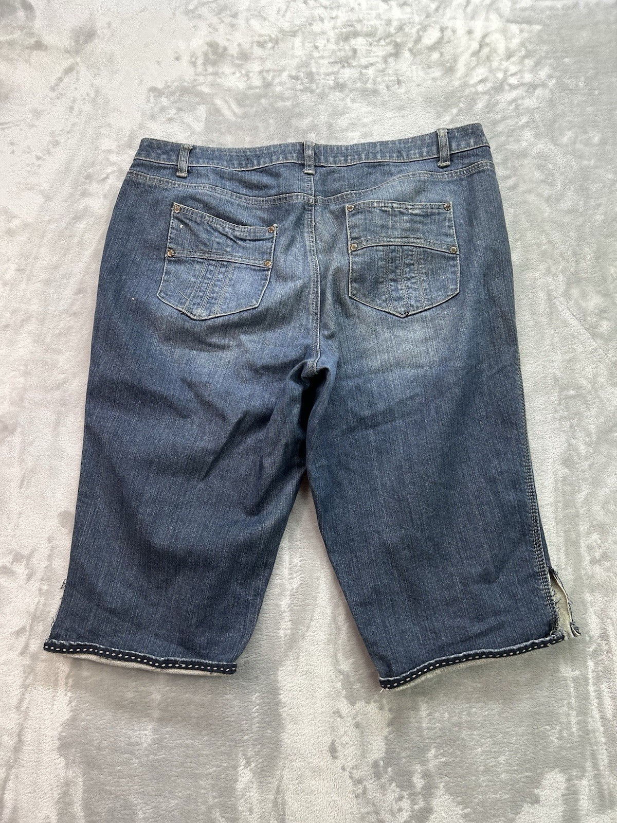 a.n.a. Women Plus Sz 16 Bermuda Denim Shorts Jorts Split Cuff Stretch Beach Walk