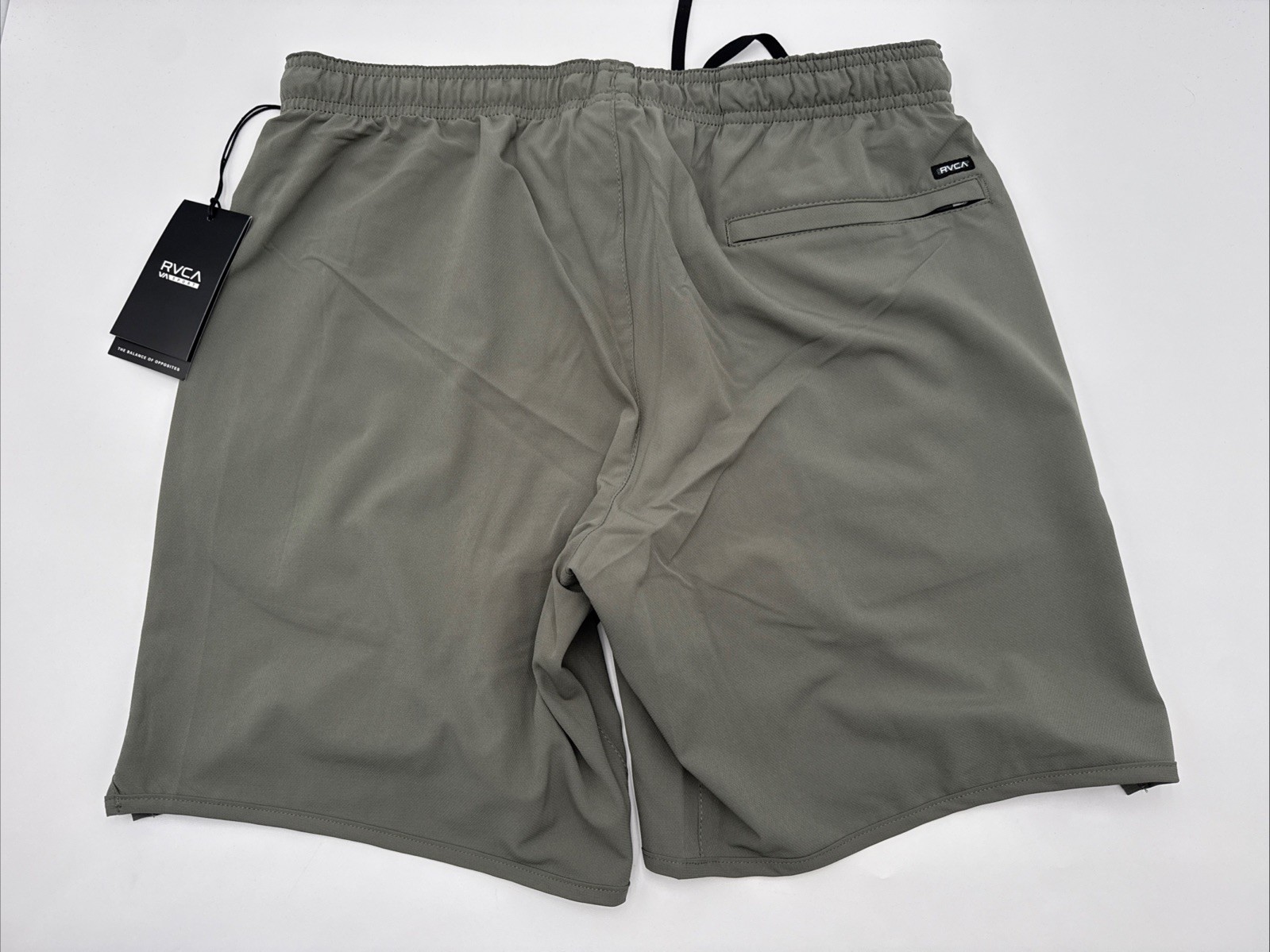 $70 RVCA Men’s Yogger Stretch 17 Shorts 8″ – Slate Green – Medium -New Tag