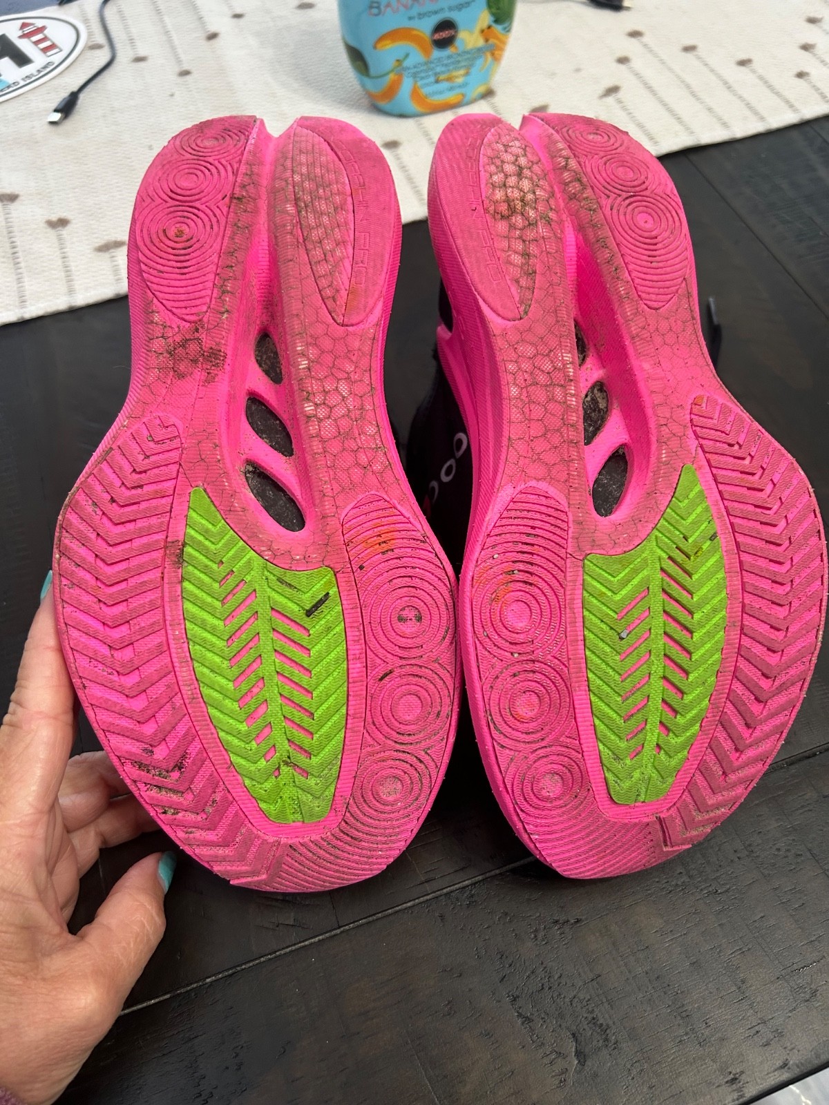 Womens Saucony Endorphin Pro 5 Black and Neon Pink size 7.5