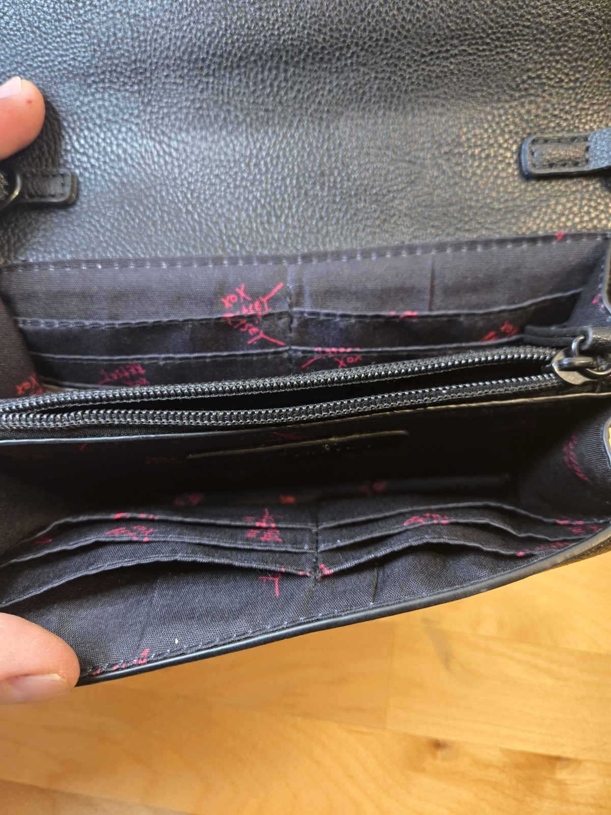 Betsey Johnson XOSybil Crossbody Shoulder Clutch Black w/Skull Studs – Used Once