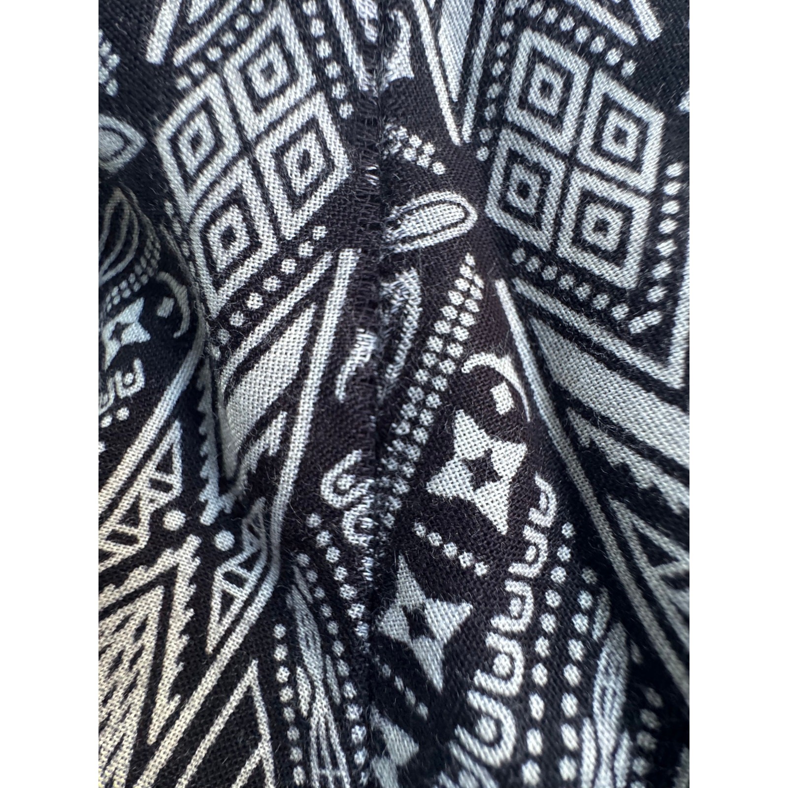 KAVU Womens Large Geometric Tribal Print Smocked Elastic Waist Lounge Shorts B&W
