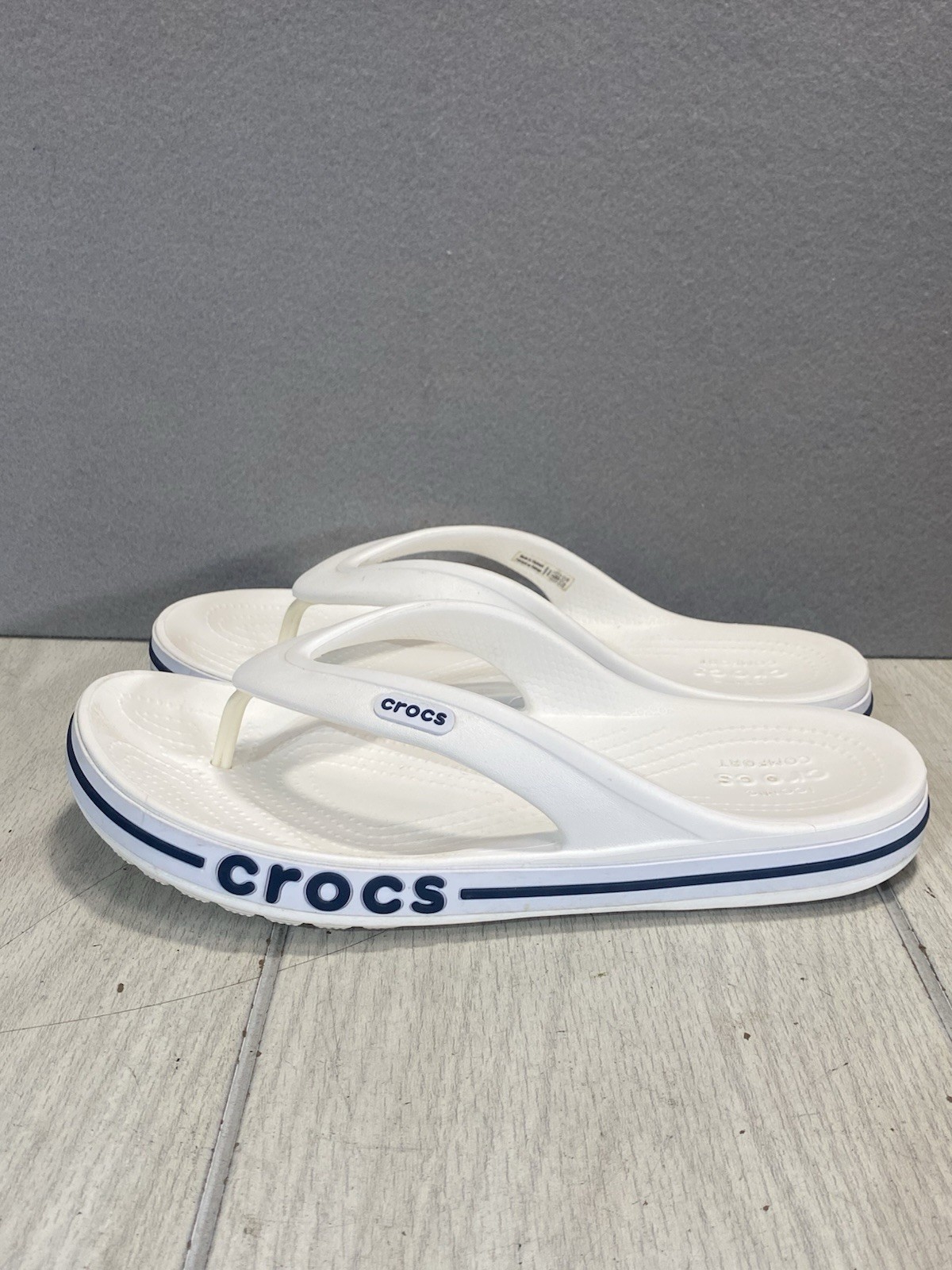 Crocs White Bayaband Flip Flops Sandals – Men’s 6 Woman’s 8 Thong Style