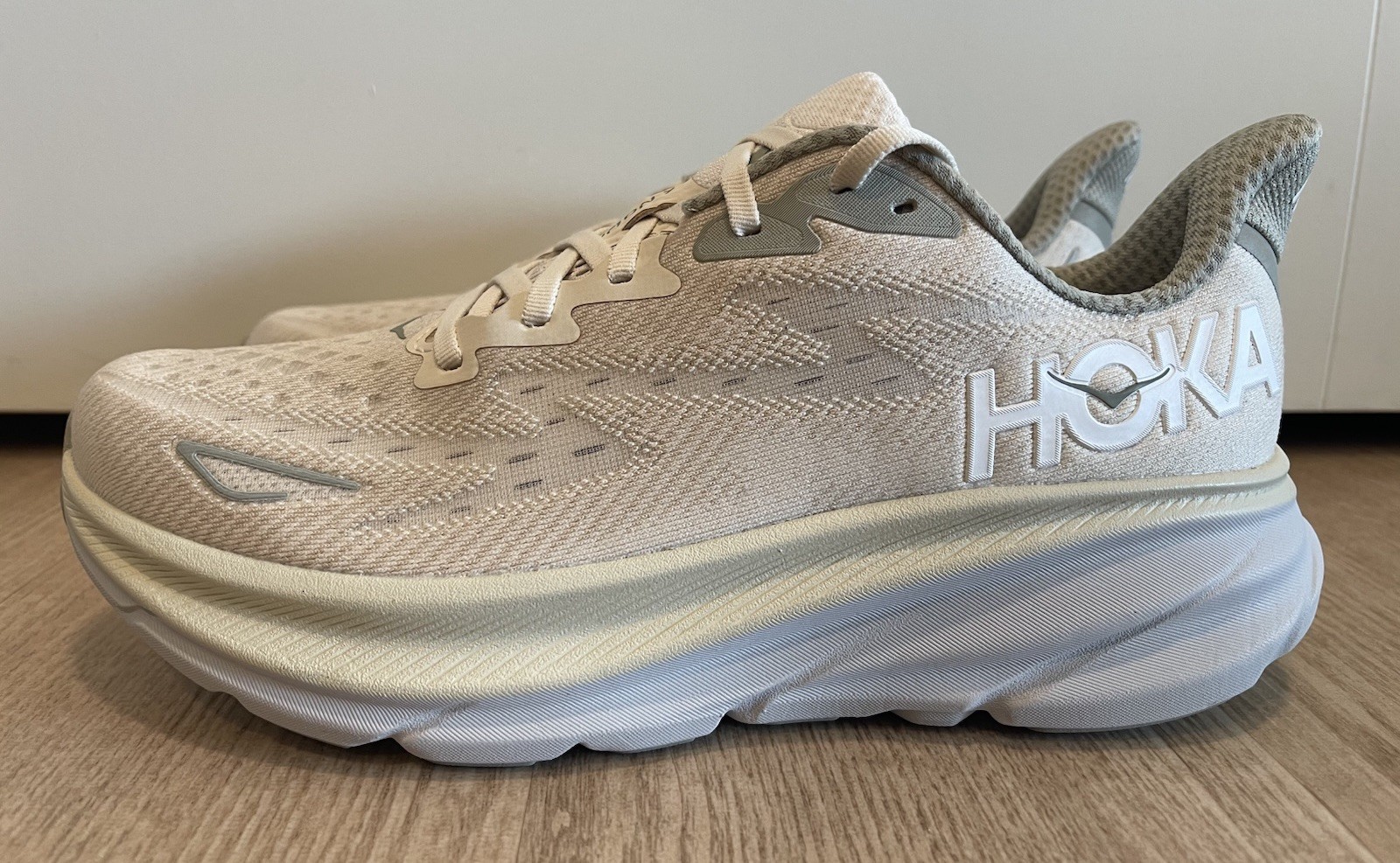 New Hoka Clifton 9 Running / Walking Shoes Men’s Size 9 – Oat Milk/Barley