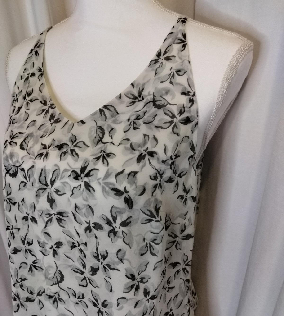 Cabi #5212 Terrace Cami Womens Small Chiffon White Black Floral layered tank top