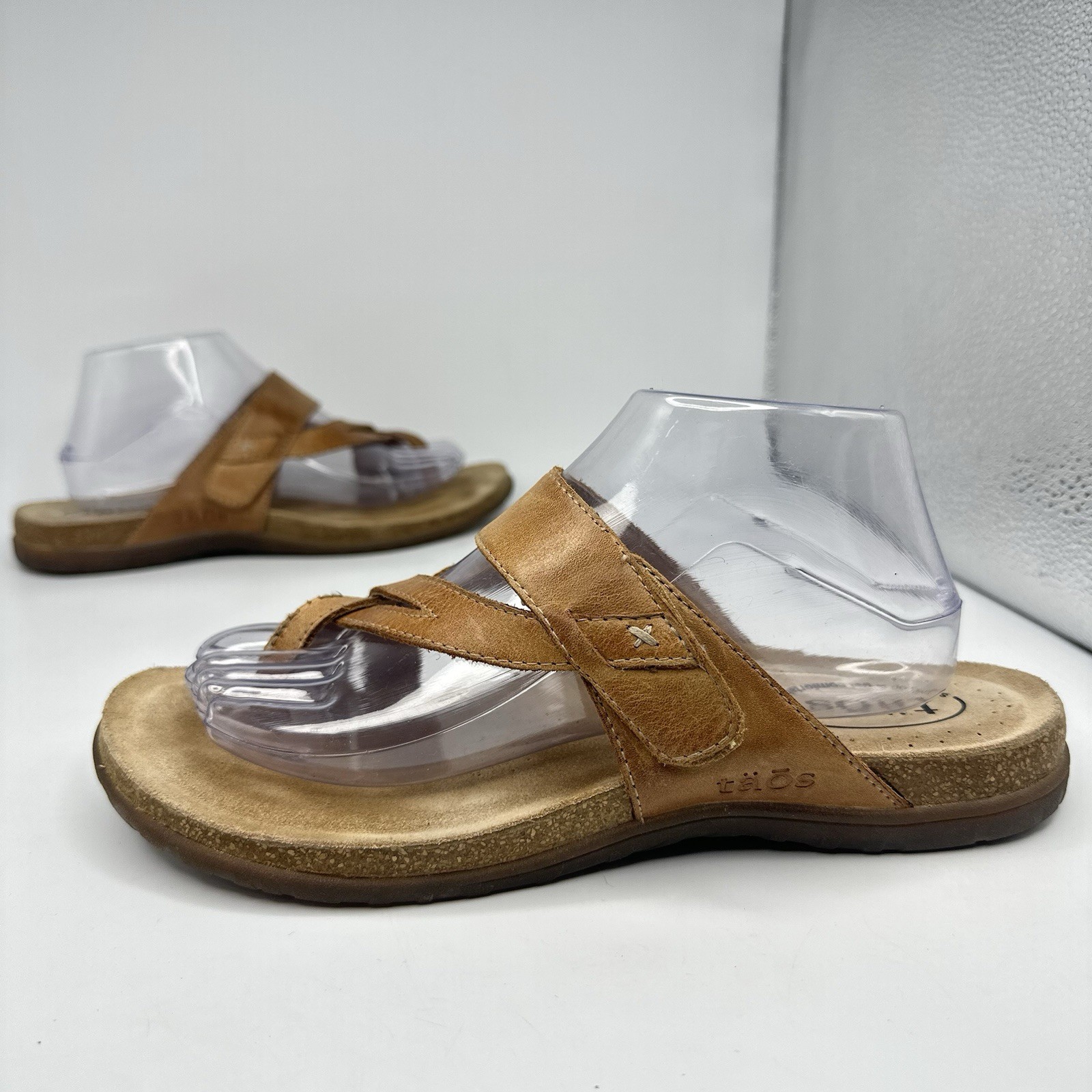 Taos Perfect Women 10 Tan Leather Strappy Toe Loop Adjustable Sandal