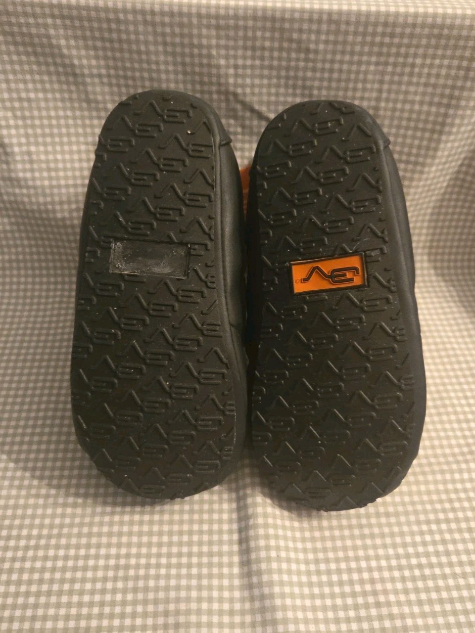Volt Resistance 3V Heated Slipper Black Thinsulate Insulation Small NWT