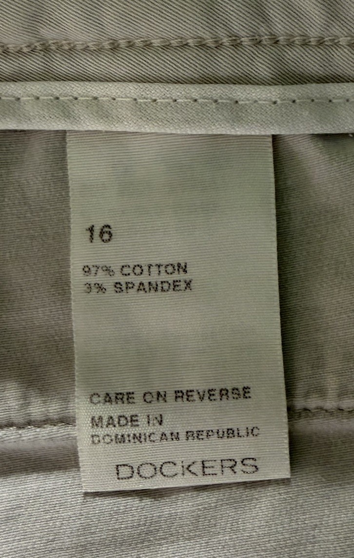 Docker’s Collection Women’s Size 16 Shorts, Flat front, Pockets, Buttons, Beige