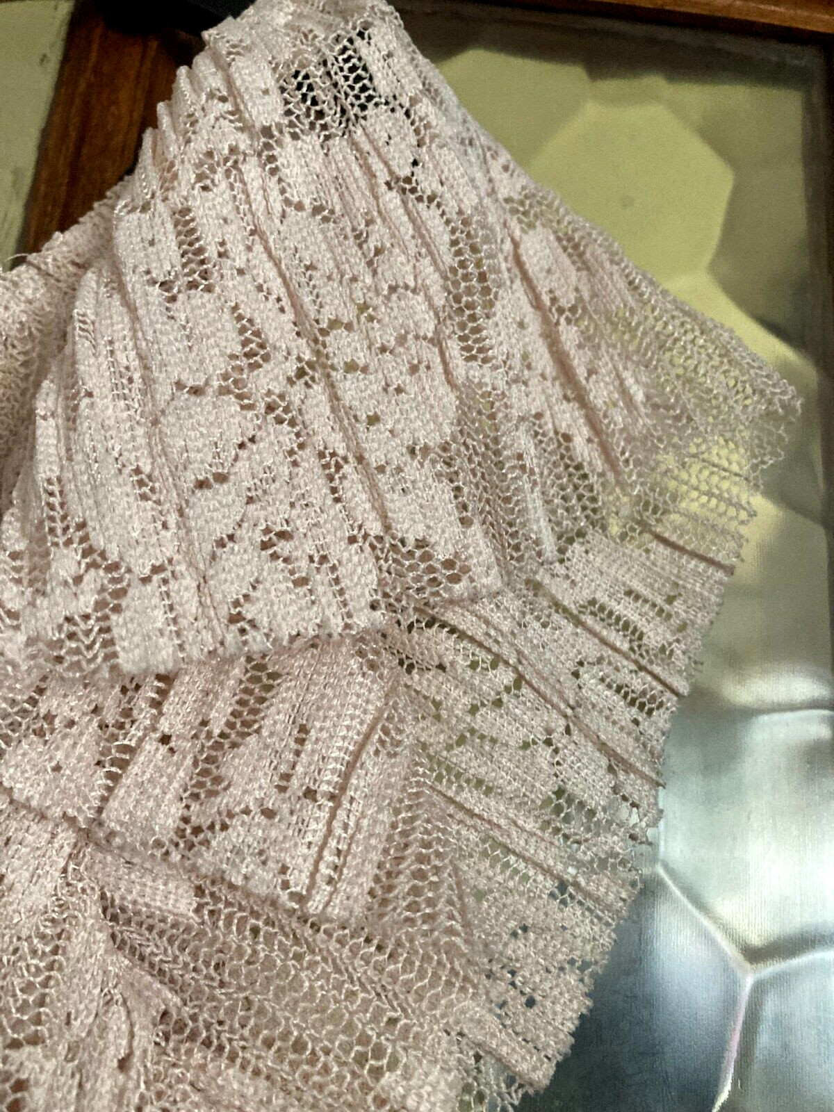 VGC Ladies FOREVER 21 Ecru CHAMPAGNE Sepia OYSTER LACE Off The Shoulder Blouse L