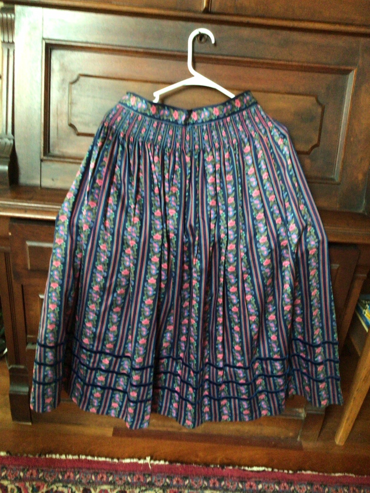 German/Swiss ladies skirt, authentic, 100% Baumwolle (cotton), size 38 (10).