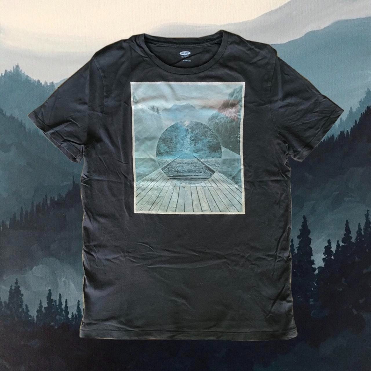 Old Navy Modern Landscape Graphic T-Shirt – Medium