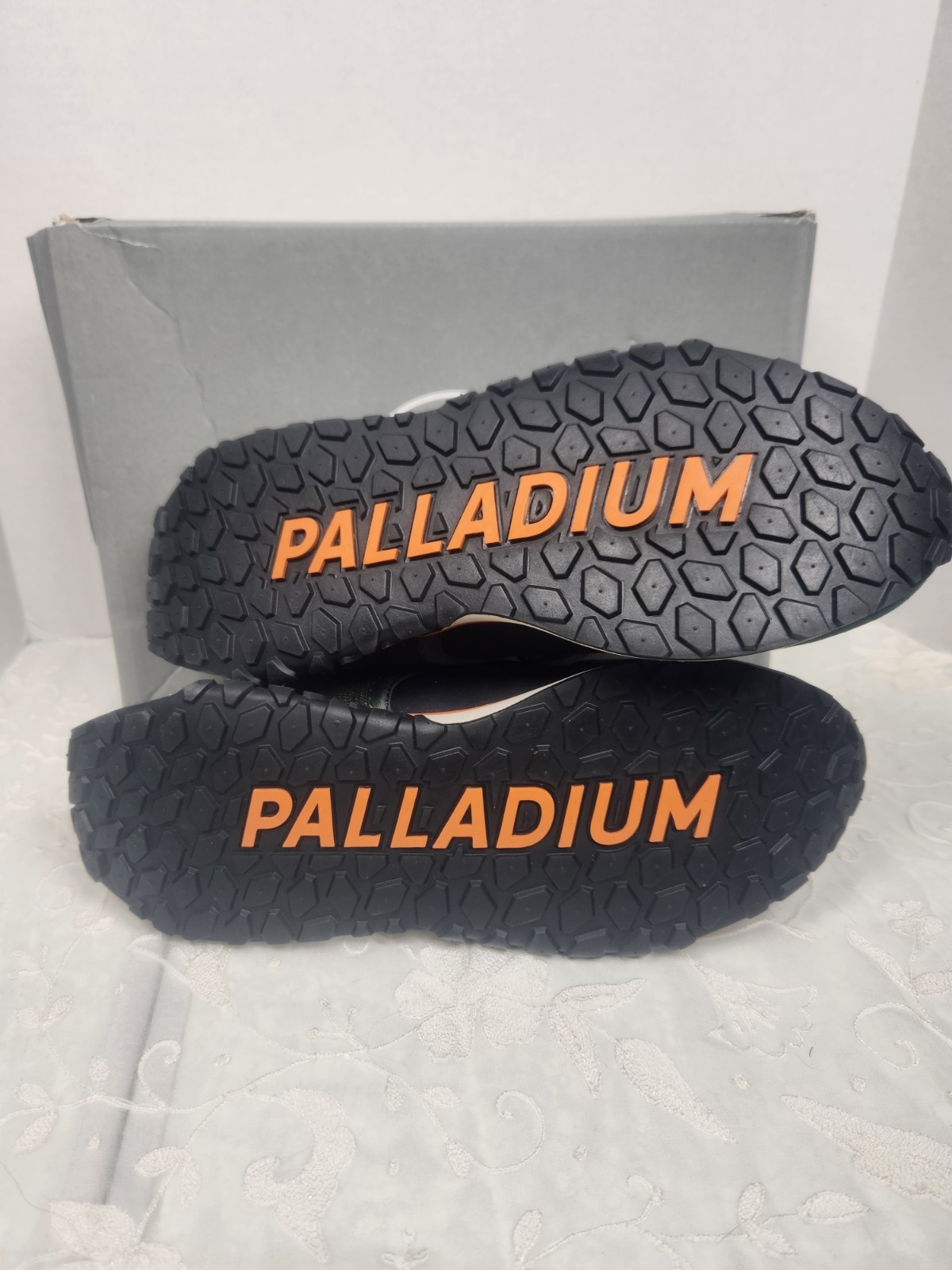 Palladium NIB Troop Runner Duffel Bag Black, Athletic Shoes mens 7 woman 8.5