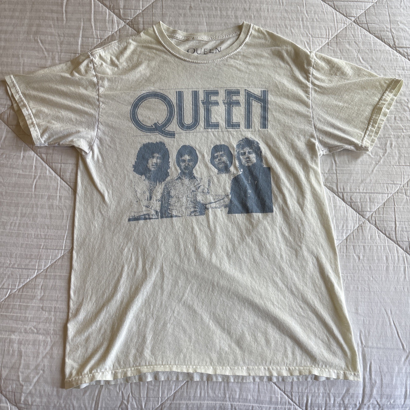 Queen Shirt Mens Large White Band Graphic T-Shirt Rock Music 2019 Official Merch