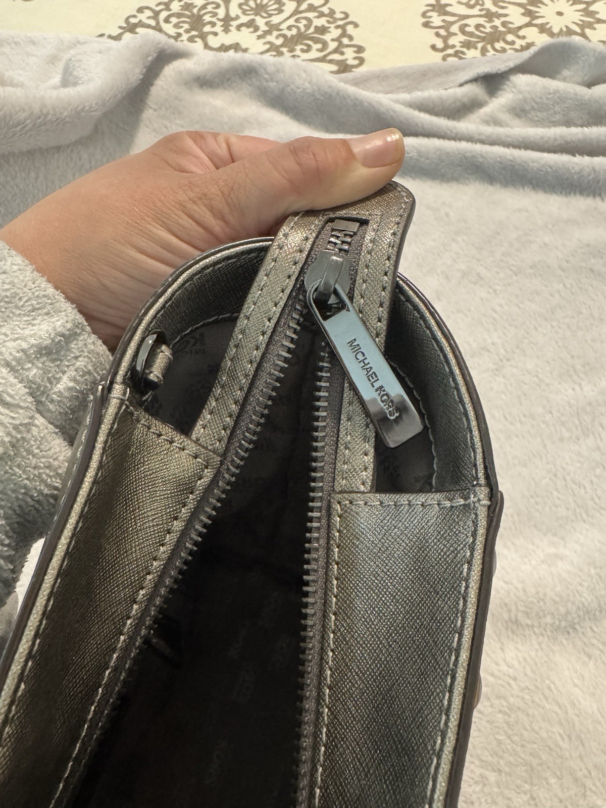 🩶 Michael Kors Selma Large Studded Tote Gunmetal Gray Saffiano Leather Purse