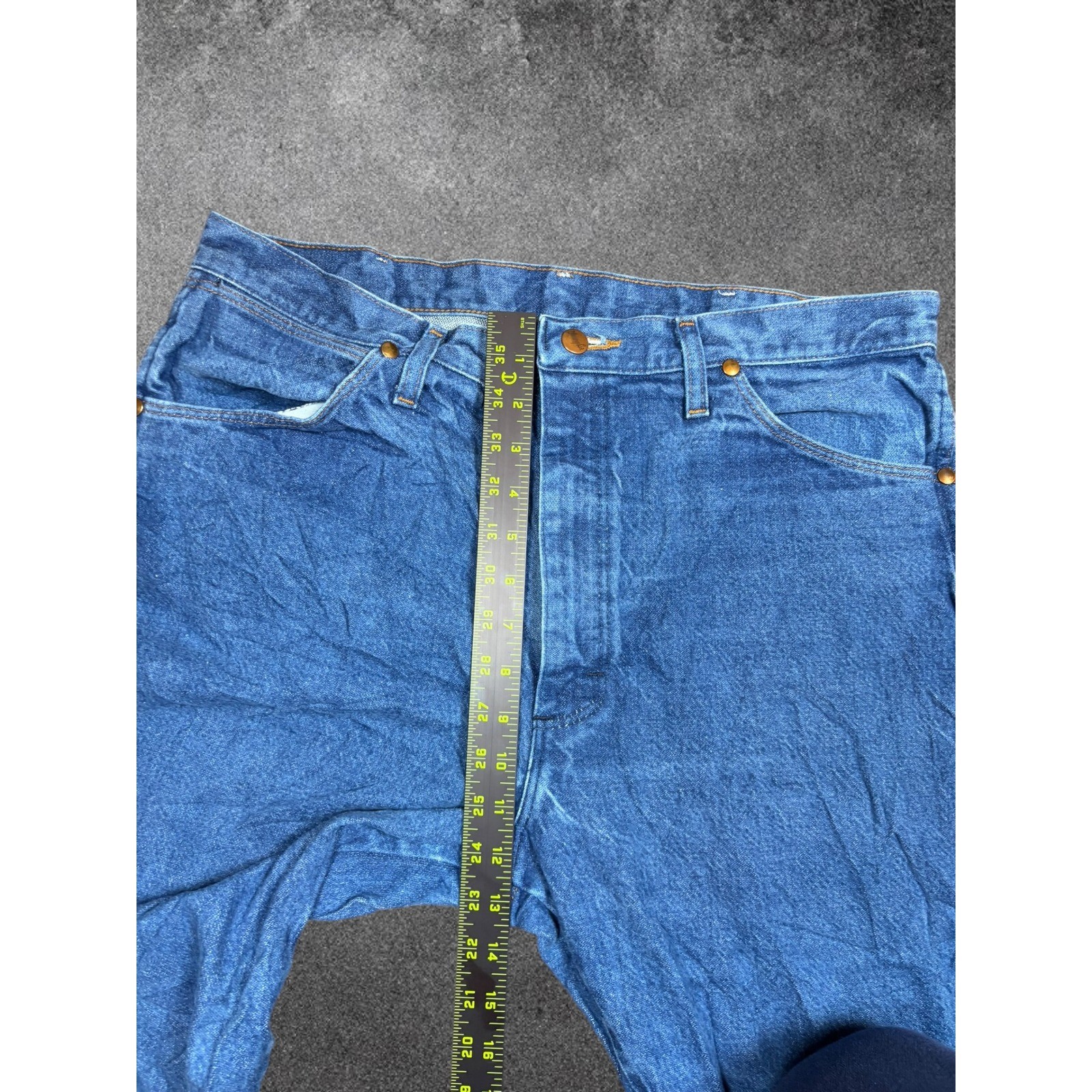 Wrangler Cowboy Cut Relaxed Fit Blue Jeans Mens 36x312High Rise Straight Leg