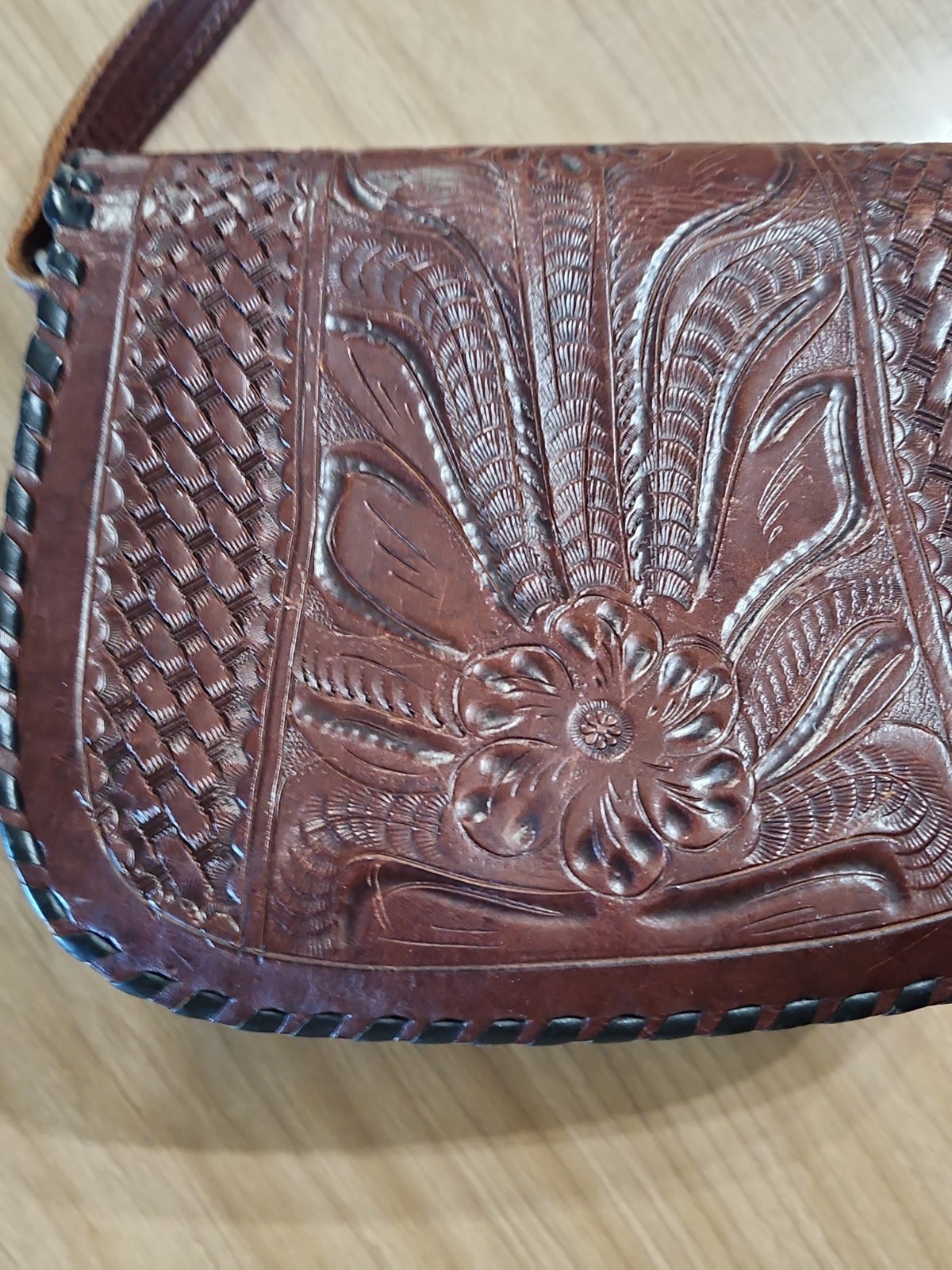 Leaders In Leather Tooled Leather Purse Made In Paraguay Brown Adjustable Strap