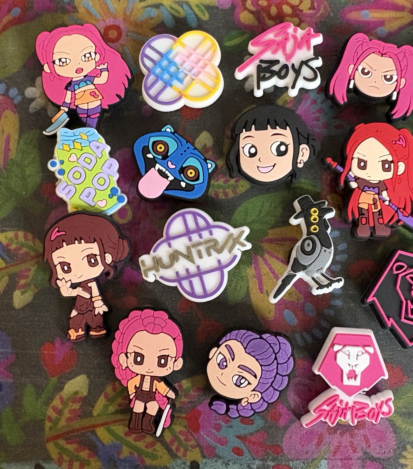 18 Pce Popular Cartoon DEMON HUNTER Shoe Charms Shoe Decorations Colorful