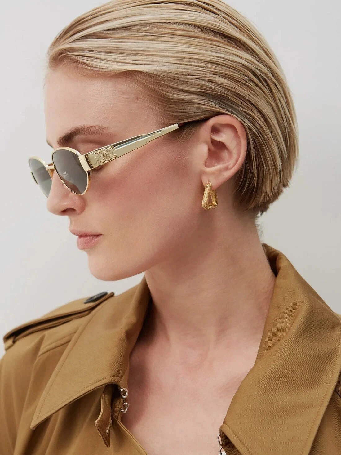Celine CL40235U 30N Triomphe Oval Sunglasses – Gold Green Lens 100% Authentic