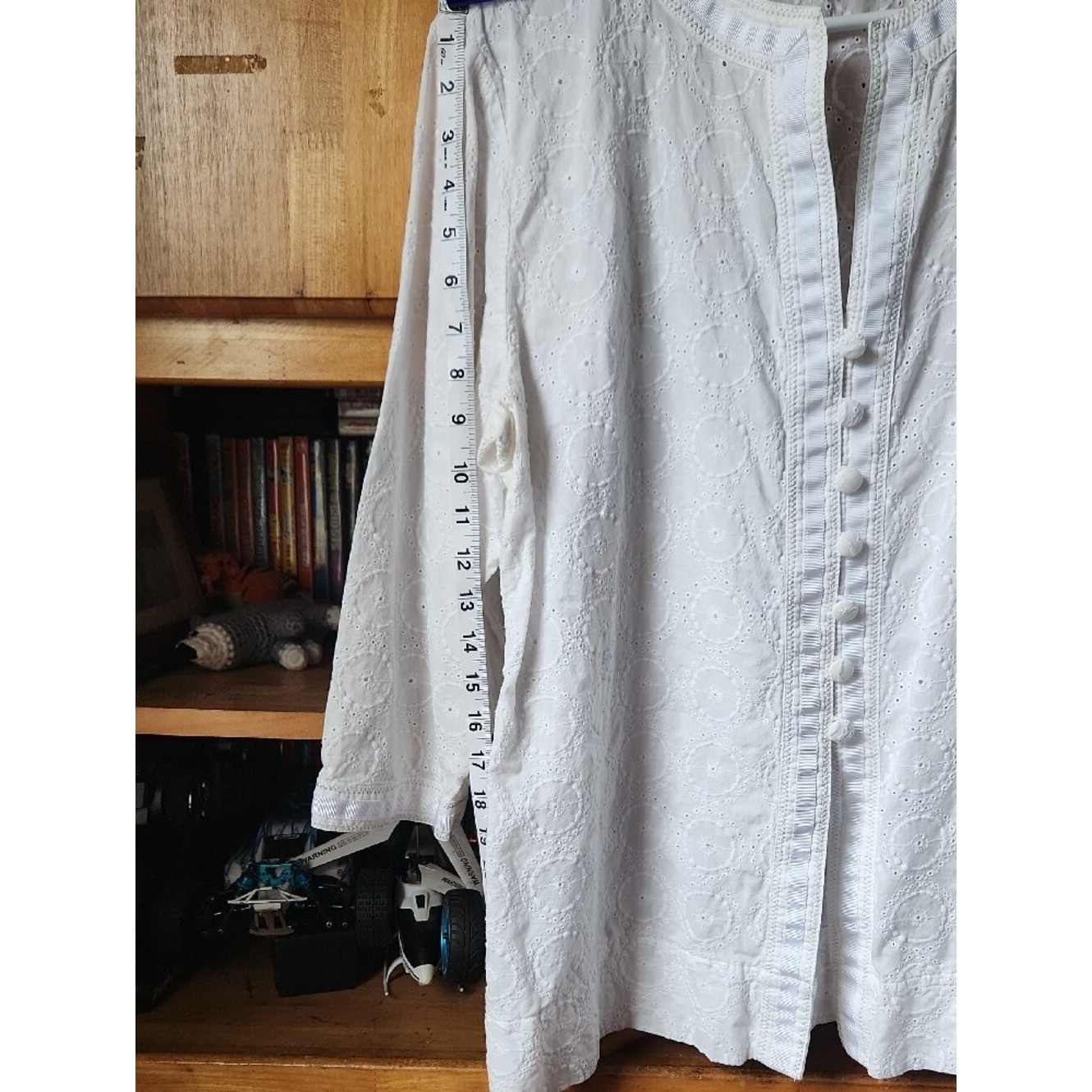 Chico’s White 100% Cotton Embroidered V-Notch Button-Front Shirt, Sz 3.