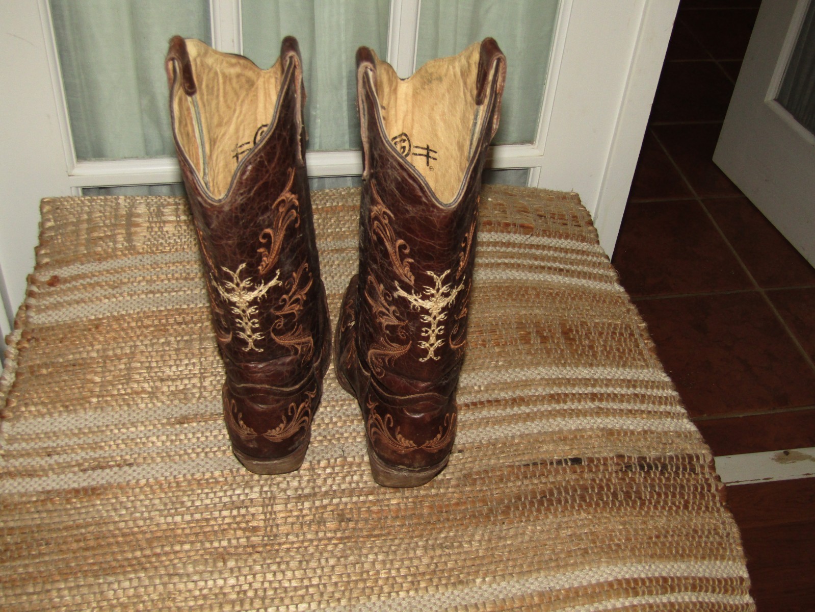 Circle G L5039 Chocolate Leather Snip Toe Embroidered Cross Boots Women’s 6 M