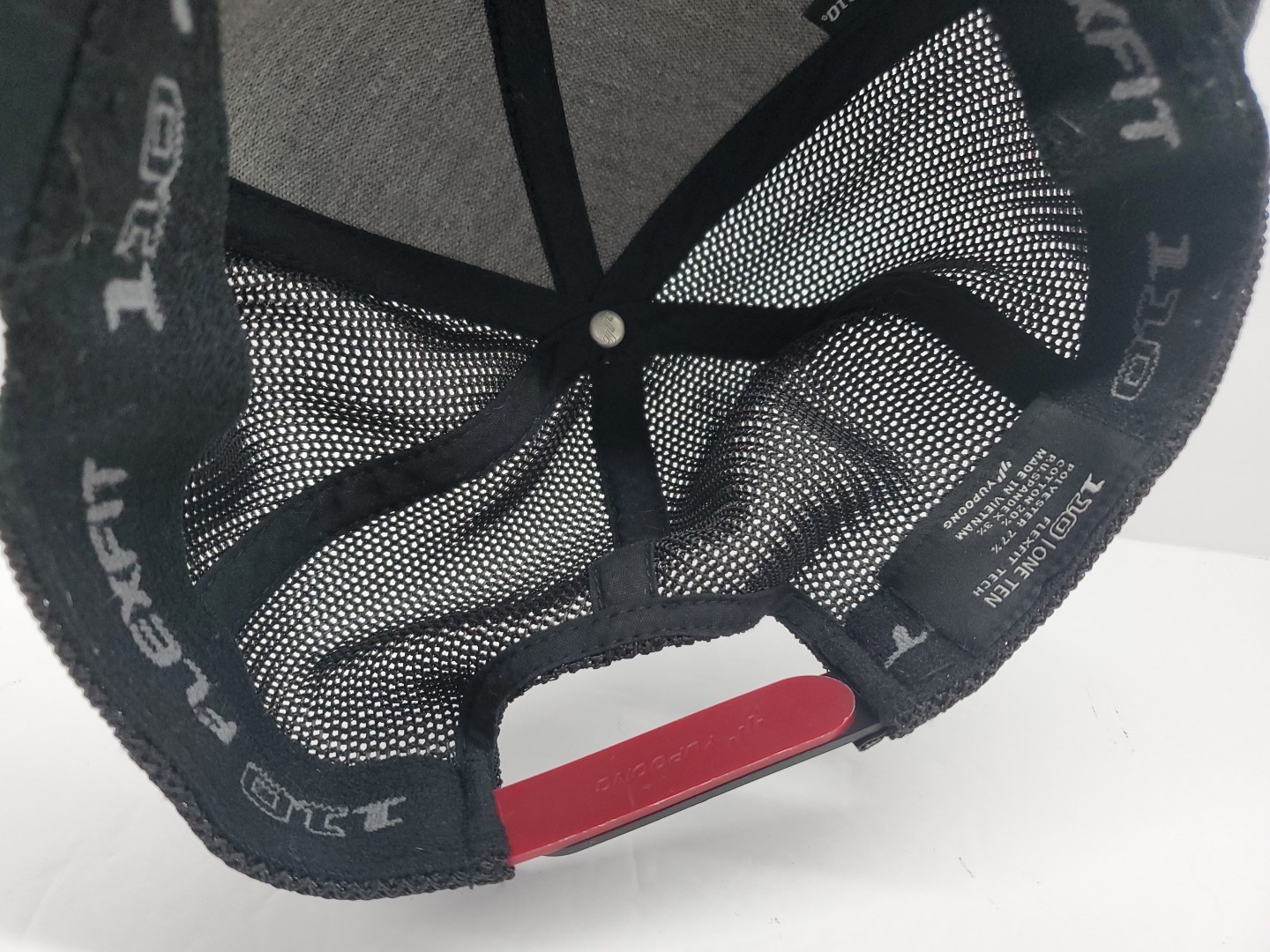Travis Mathew Golf Hat FlexFit Tech110 Gray Trucker Mesh Snapback Cap