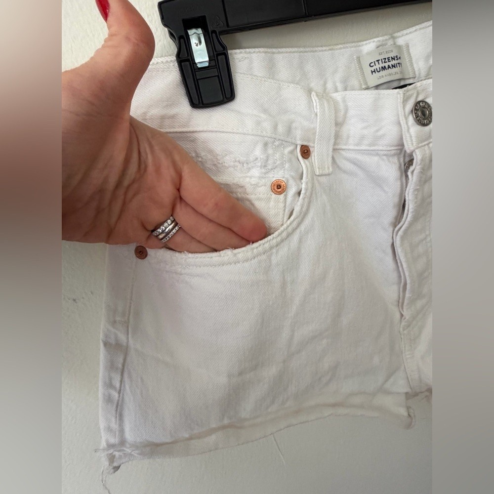 🤍 CITIZENS OF HUMANITY “Annabelle” Cutoff White Denim Shorts – Size 27 🤍