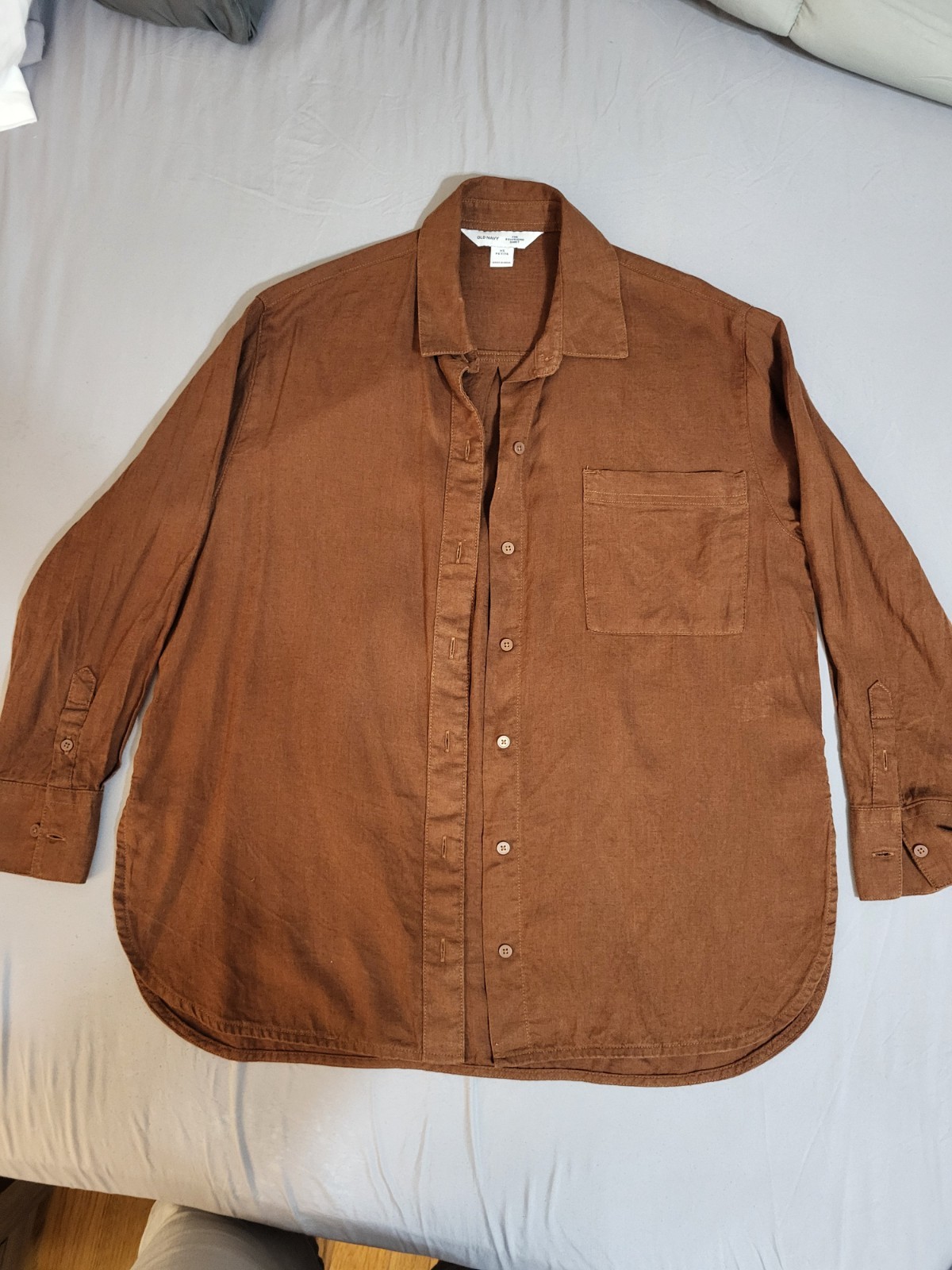 OLD NAVY THE BOYFRIEND SHIRT – WOMEN’S XS PETITE Condition: Excellent Pre-Owned
