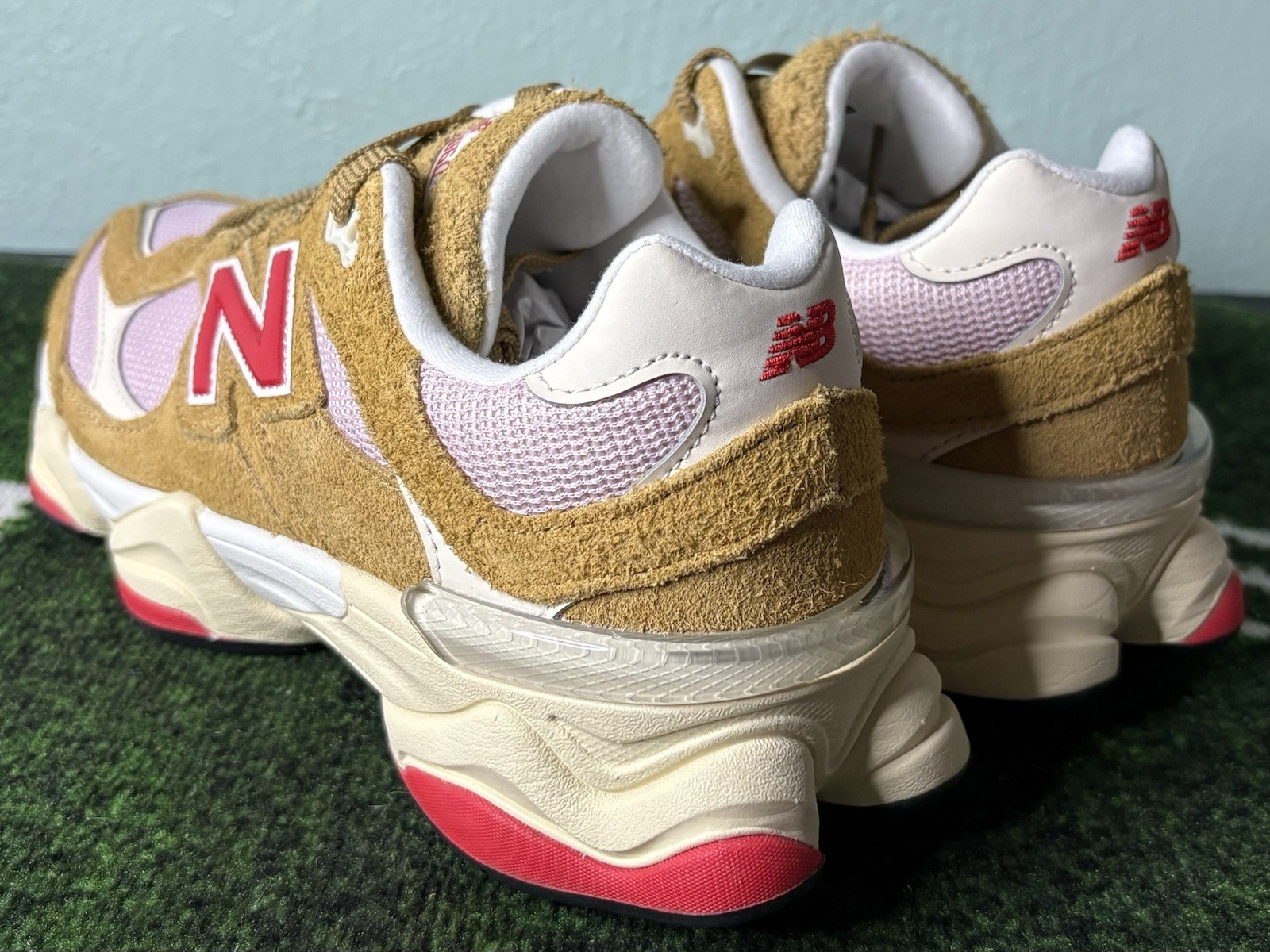 US Youth 7/Men’s 7/W 8.5 – New Balance 9060 Big Kid “Great Plains True Red”