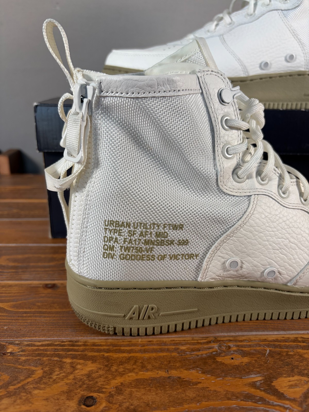 Nike Air Force 1 SF Mid Ivory Olive With Original Retail Box Size 10.5