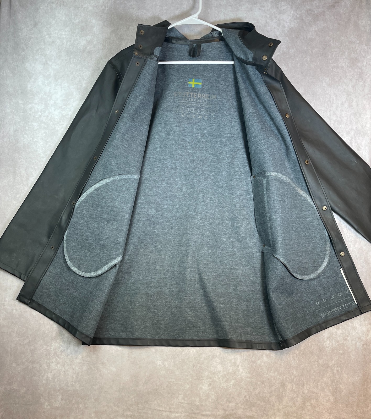 Stutterheim x Volvo Raincoat Jacket Mens Small Black Waterproof Hooded Limited