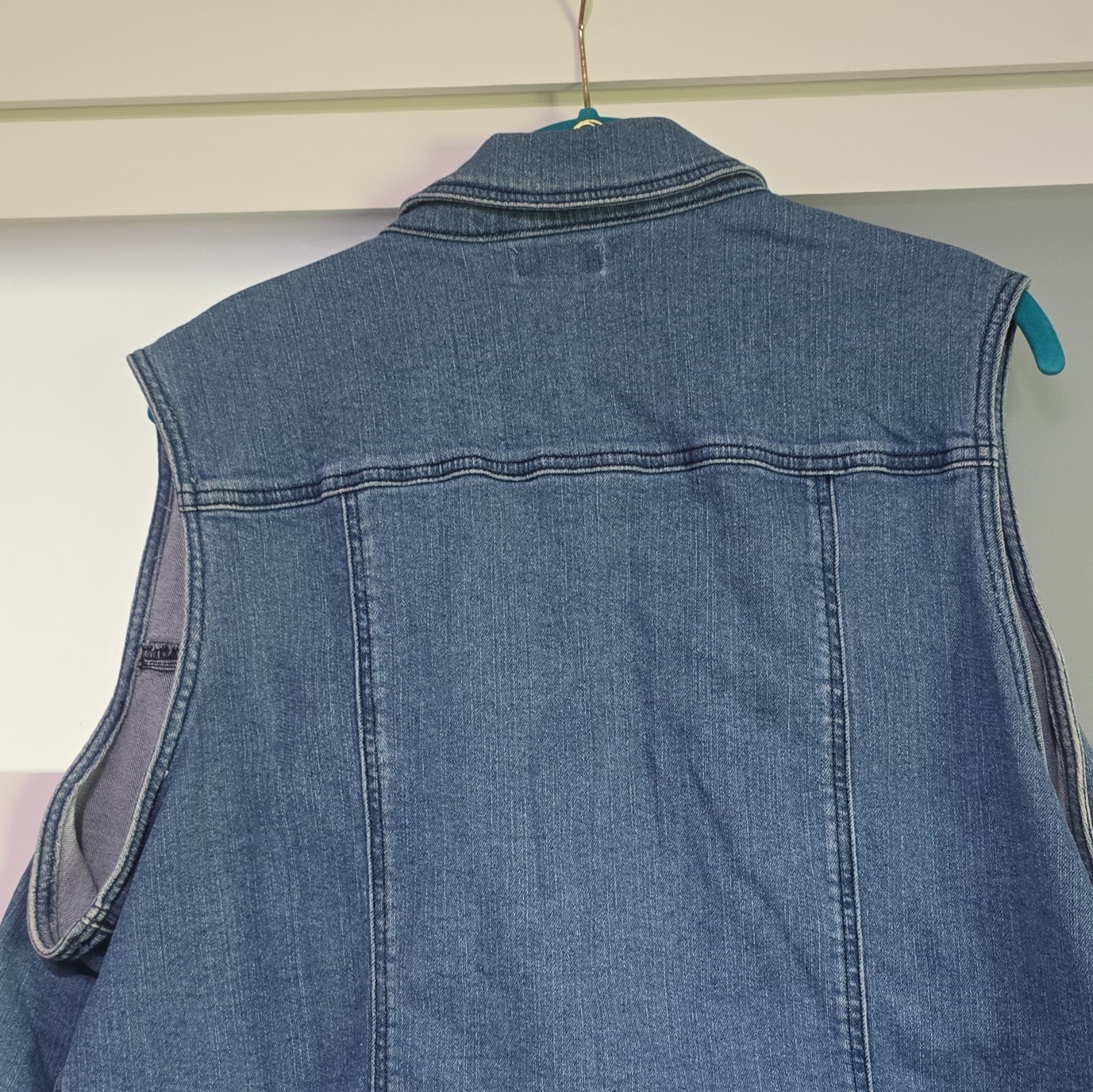 One World Women’s Blue Sleeveless Button Front Vest 2X Plus Collared Pockets