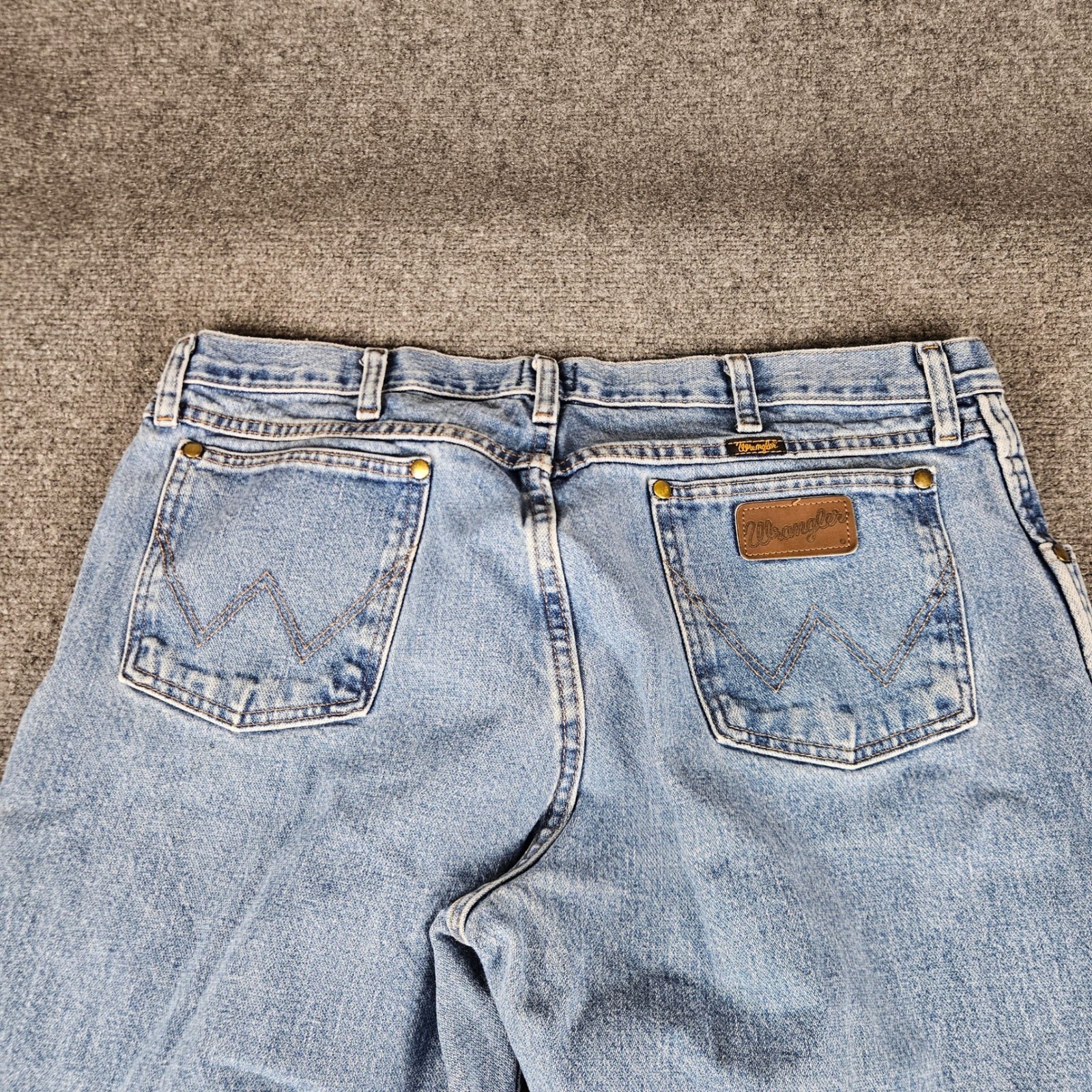 Wrangler 47MWZ Regular Fit Premium Performance Cowboy Cut Jeans Light Wash 38×30