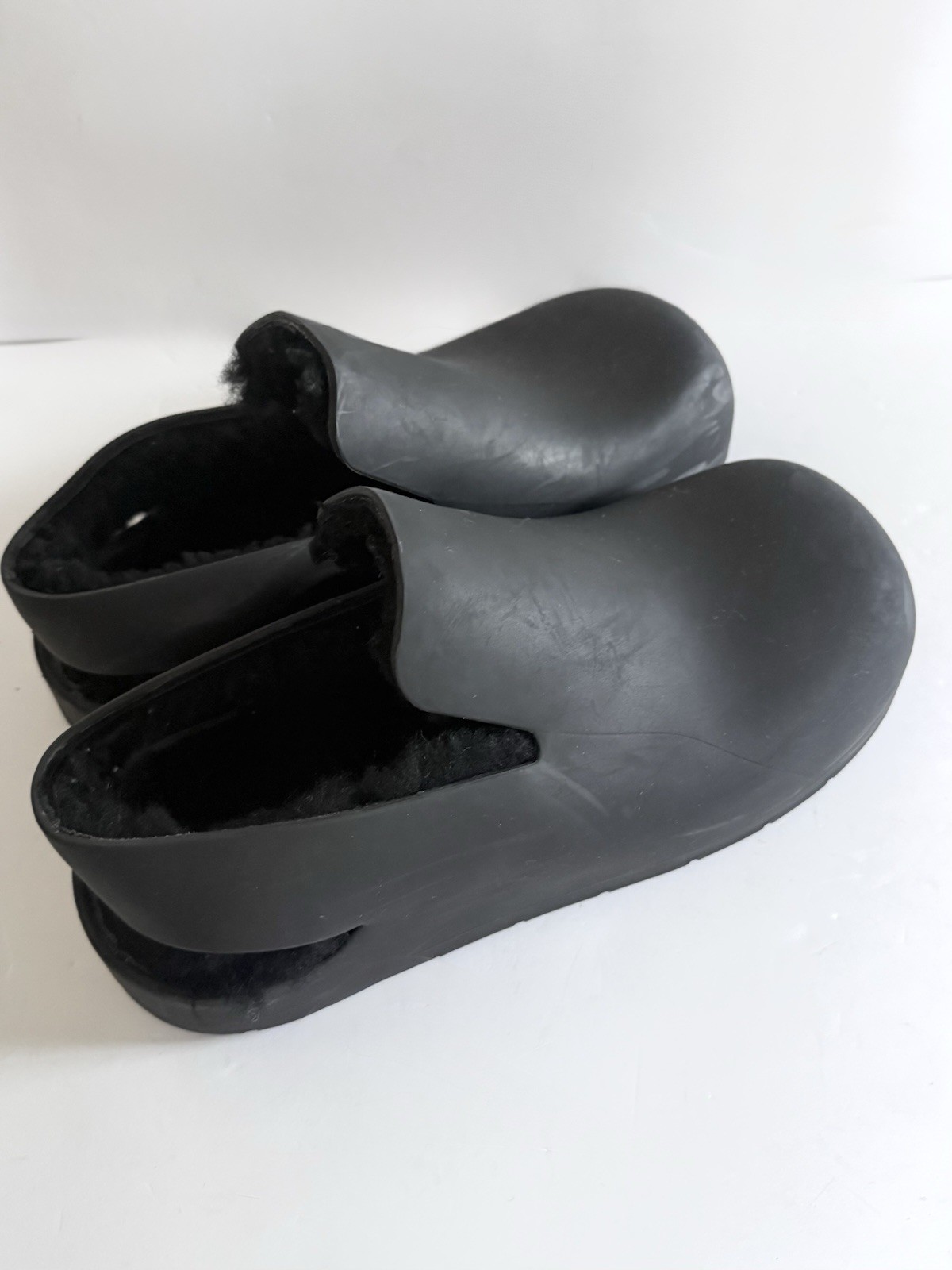 Bottega Veneta Puddle Slingback Sandal Clog Slides Shearling Black Rubber Size 8