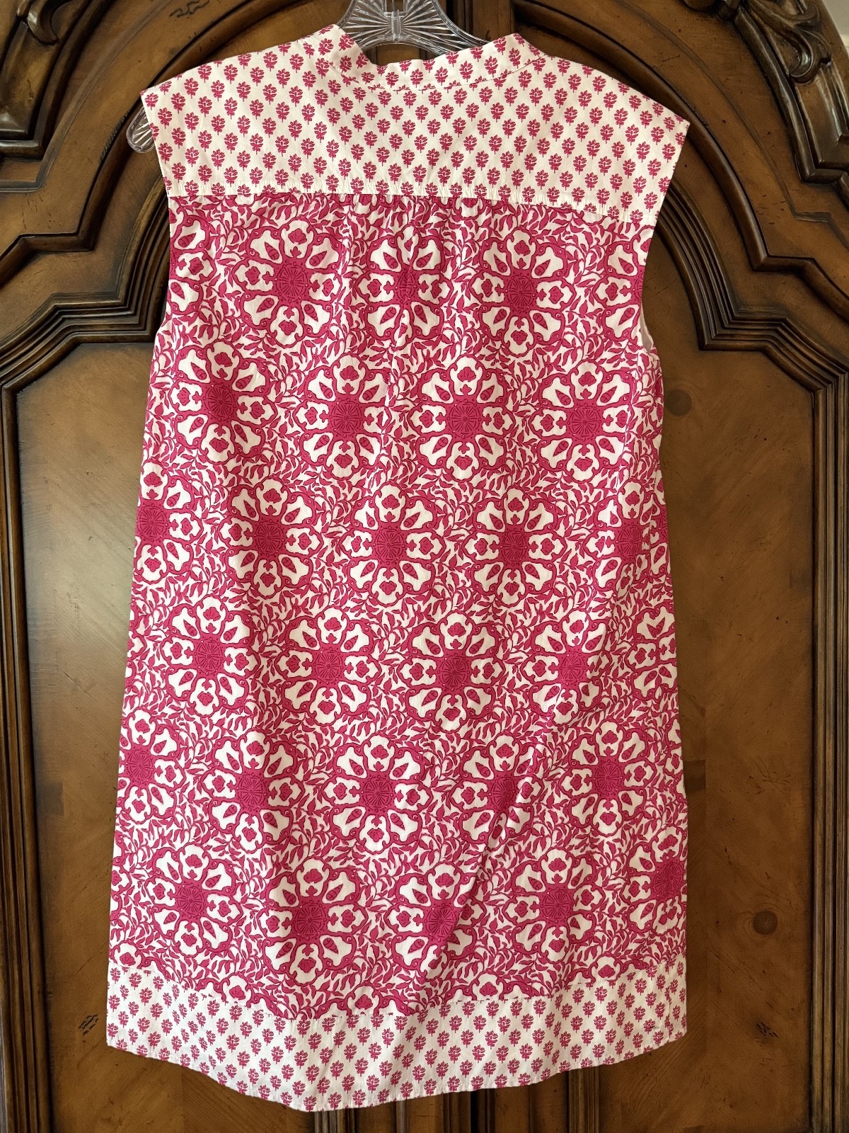 Vineyard Vines Shift Dress Sleeveless Sz XS Pink White Medallion Print V-Neck