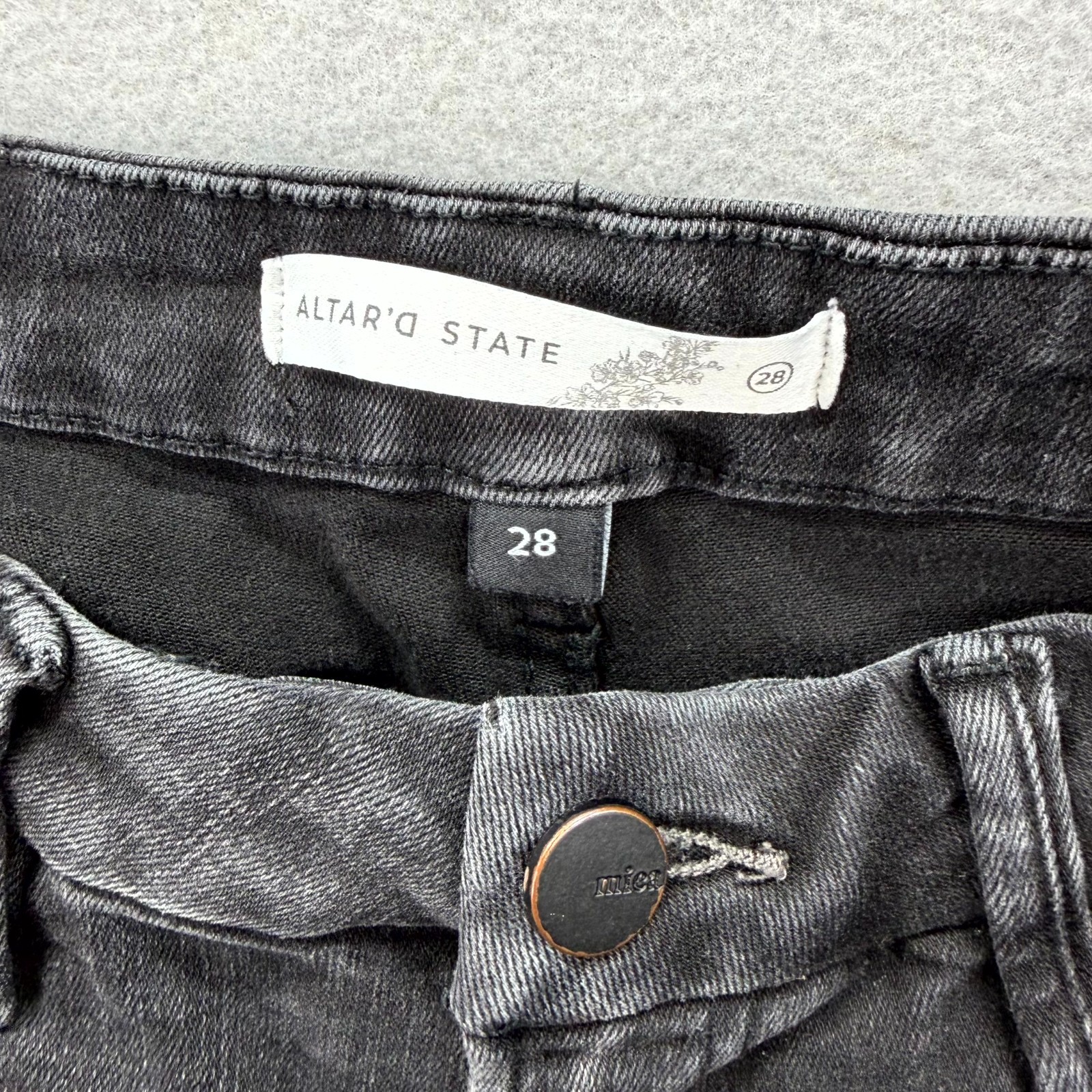 Altar’d State Jeans Womens 28 Dark Gray Denim Pants Wide Baggy Frayed Raw Hem
