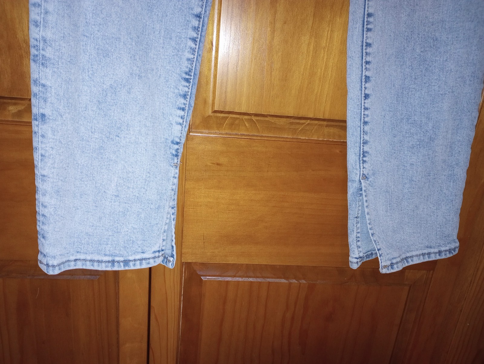 Gap Denim “Vintage” Look Jeans 5″ Ankle Slit Womens 31″ waist, 12″ rise, Lt Wash
