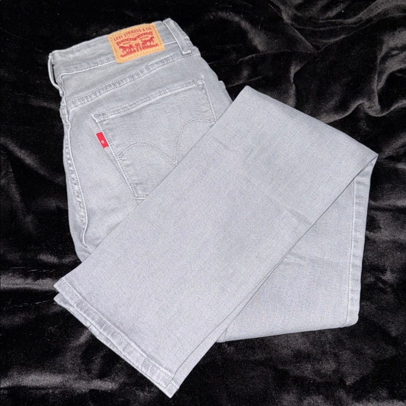 Levi’s Mid Rise Skinny Jeans Juniors Size 28 Gray