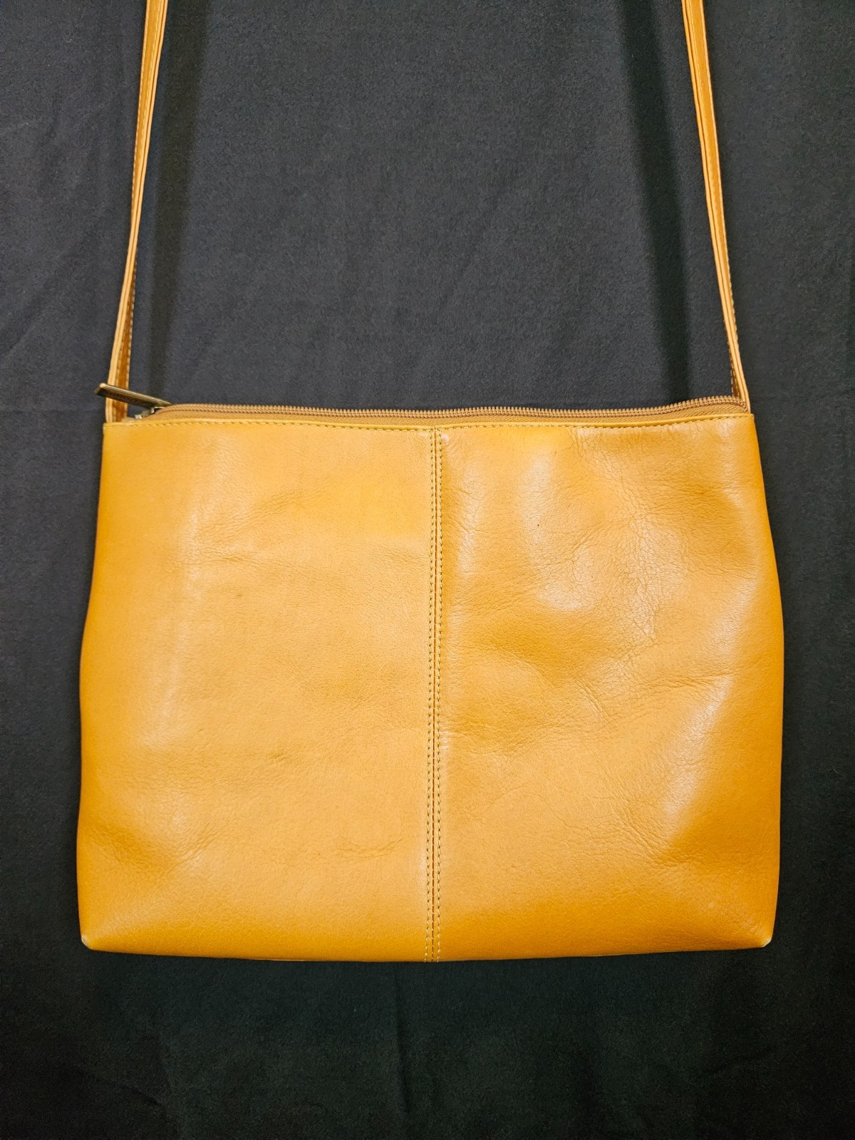 Le Donne Birch Bay Crossbody Bag Color Tan TR-808-TAN Colombian Vaquetta Leather