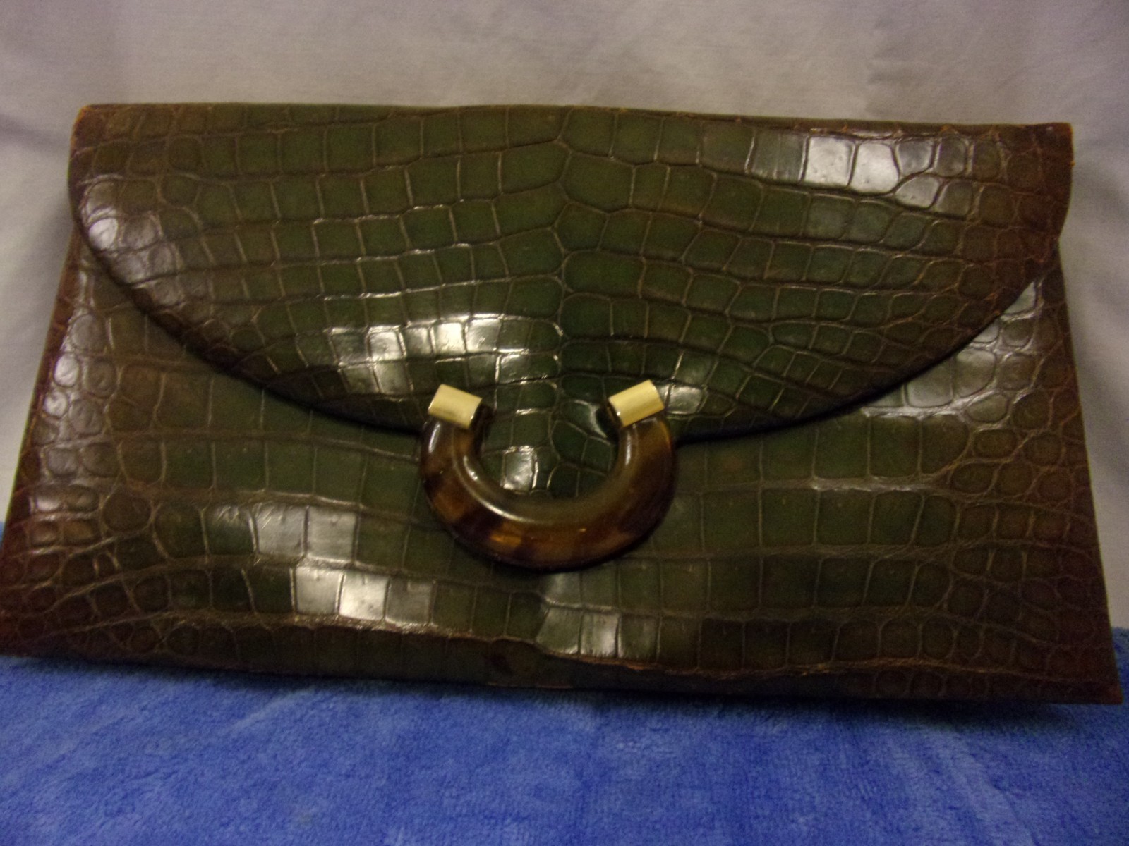 Vintage La Jeunesse Olive Alligator Skin Lucite Clasp Clutch RARE