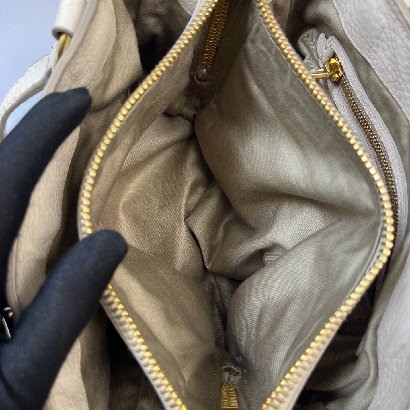 Miu Miu Pre-Owned Authentic Crossbody Bag Off White 28*24*14