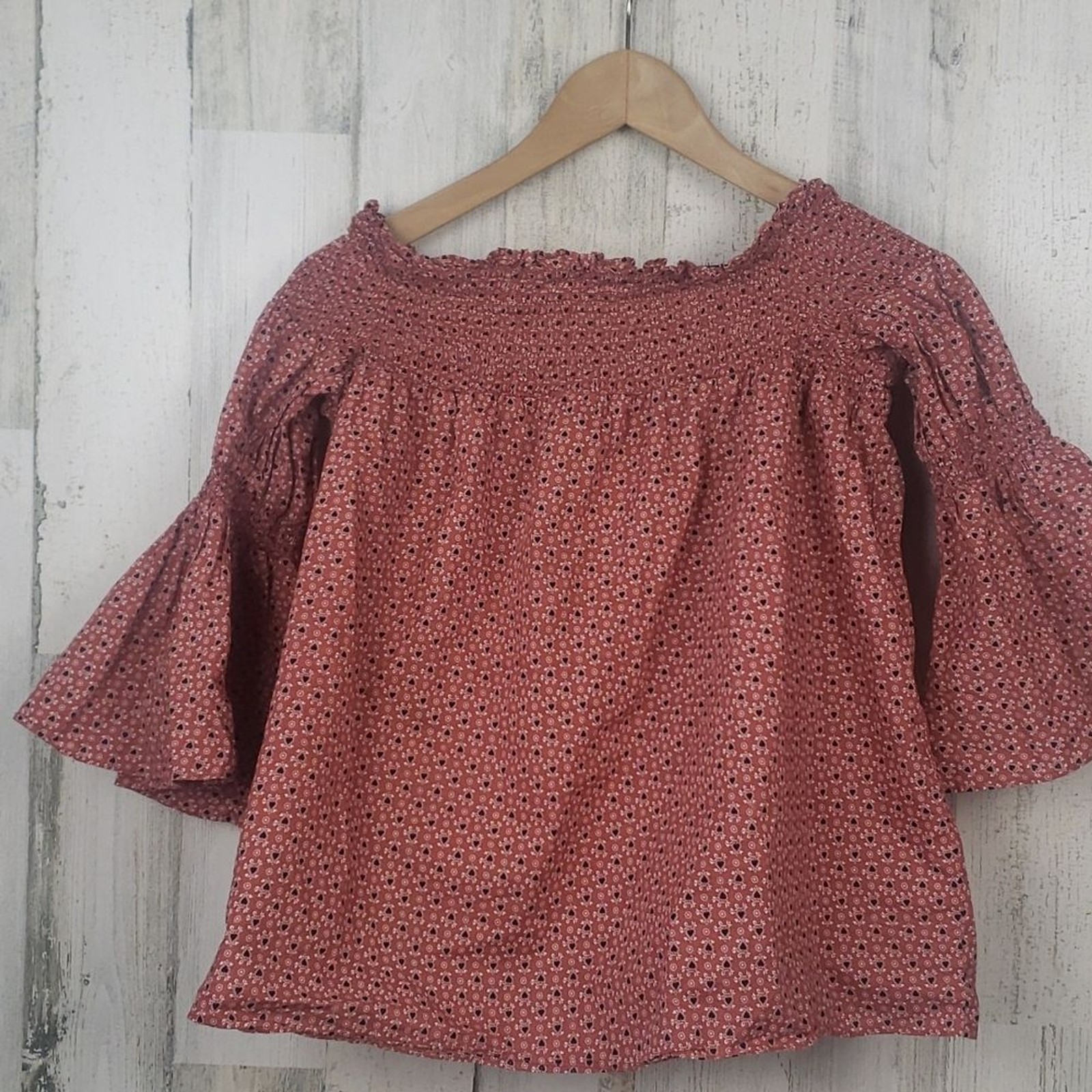 LC Lauren Conrad terra cotta heart print offshoulder shirred top Size Small