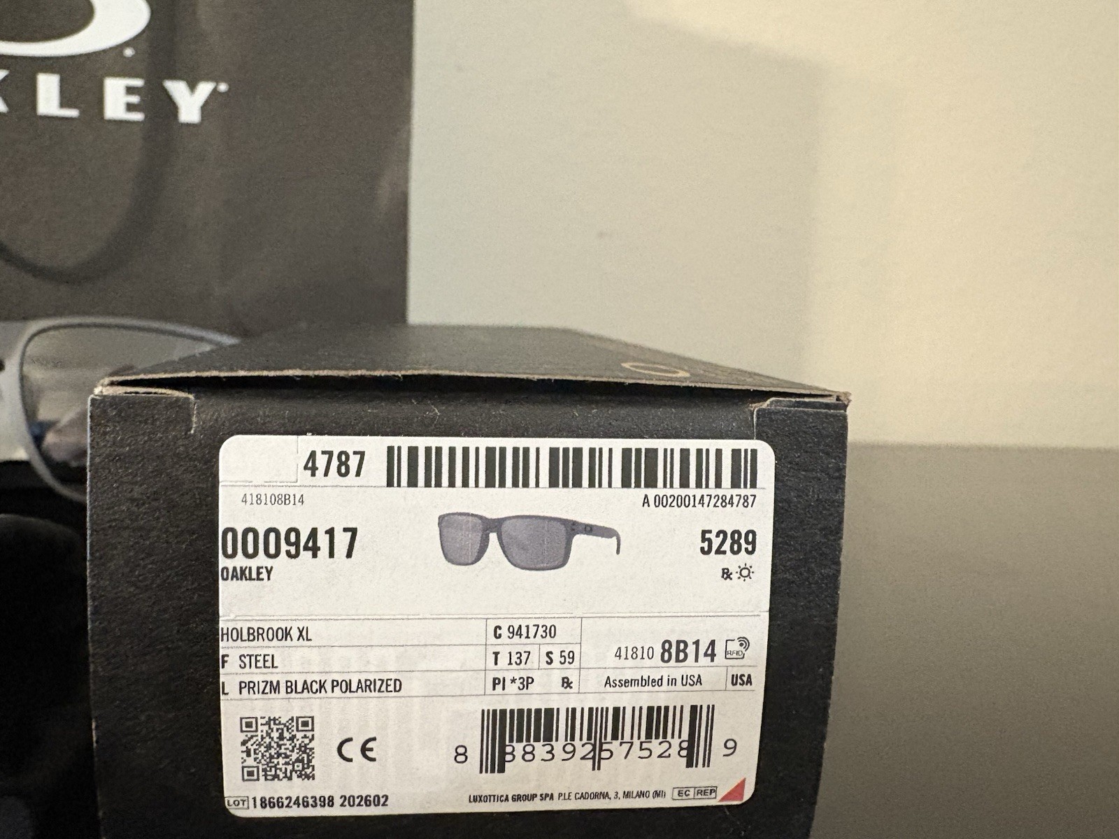 Oakley Holbrook XL OO9417 Men’s Polarized Prizm Sunglasses – Gray/Black