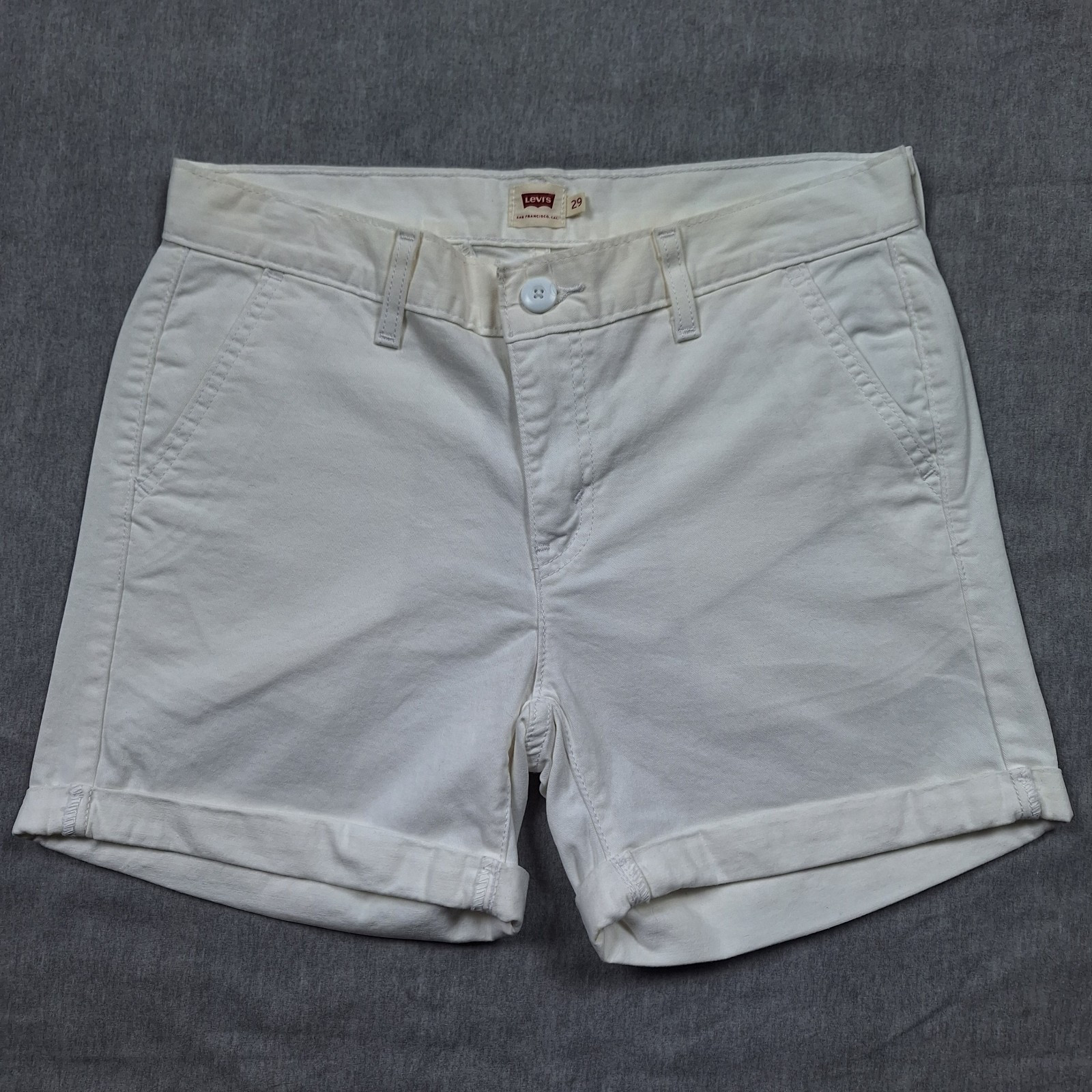 Levis Classic Chino Shorts Women’s 29W White 98%Cotton 2% Elastane Cuffed NWOT