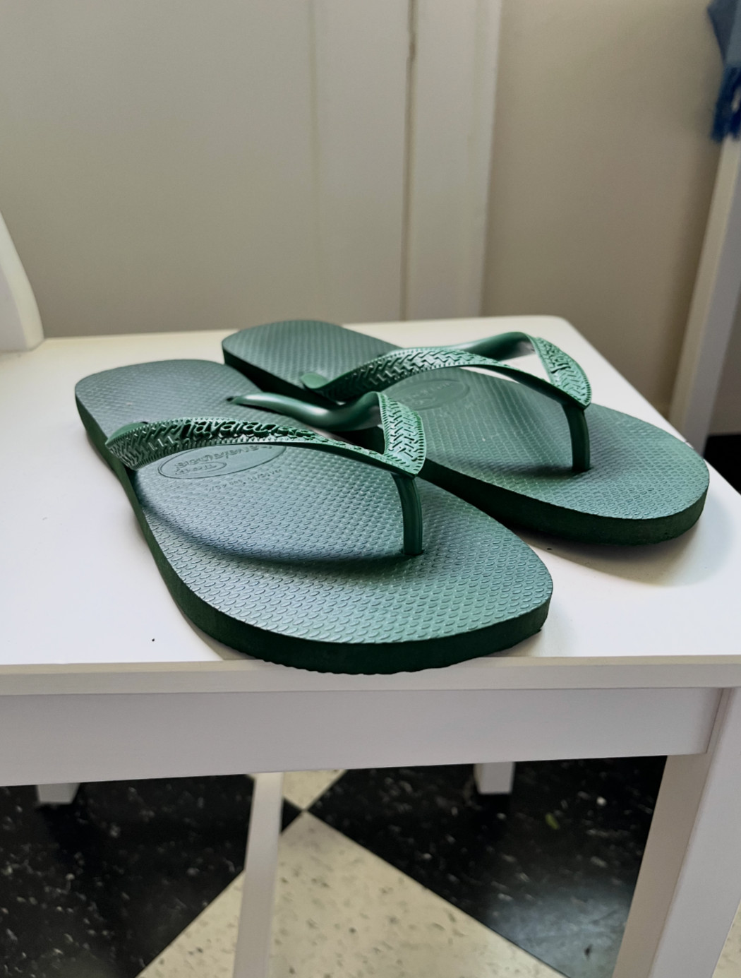 HAVIANAS Green Olive Thong Flip Flops Sandals Size 10/11