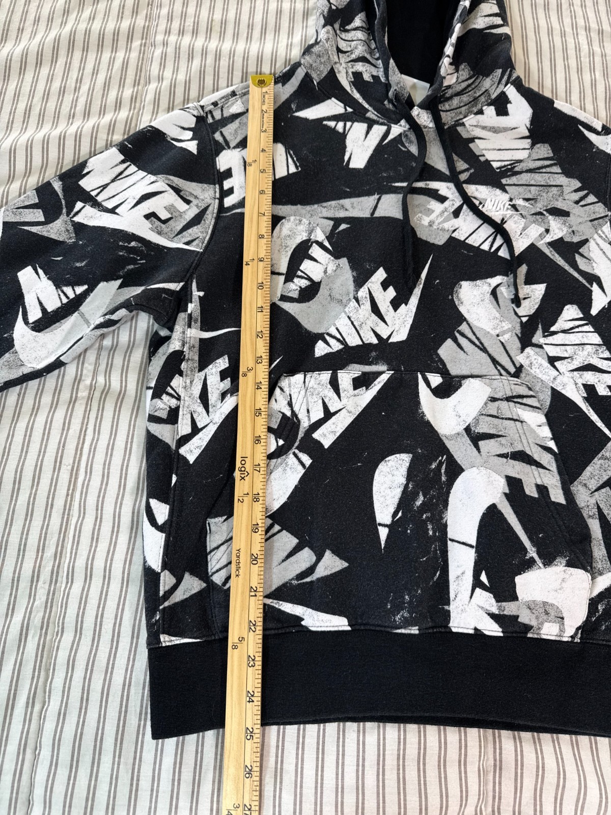 Nike Men’s Black & White All Over Logo Pullover Crewneck Hoodie Size Small