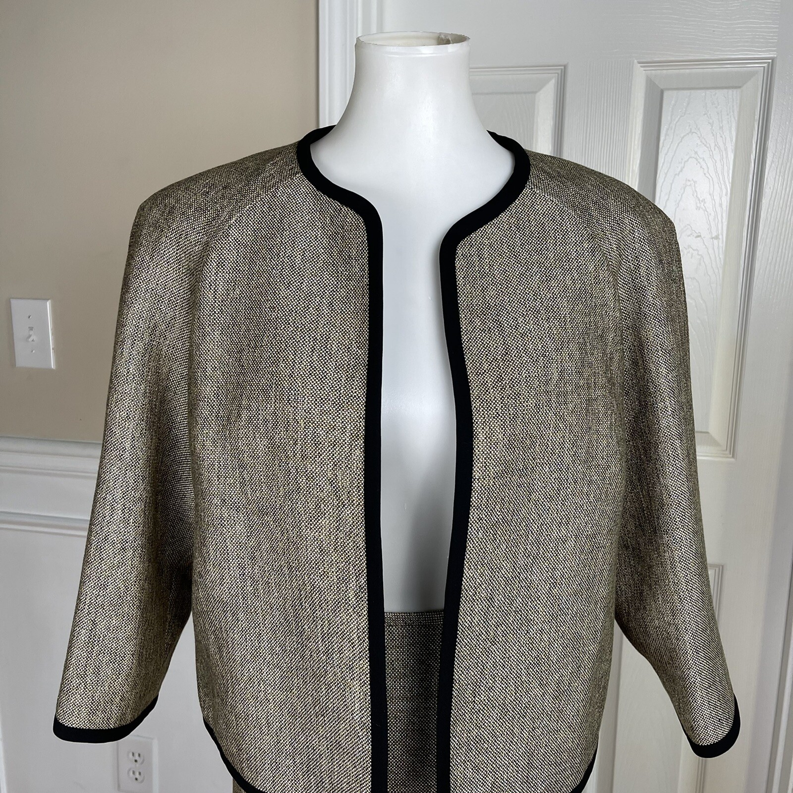 KASPER Polyester Rayon Blazer Size 10P Beige Black Open Front Collarless 1PC