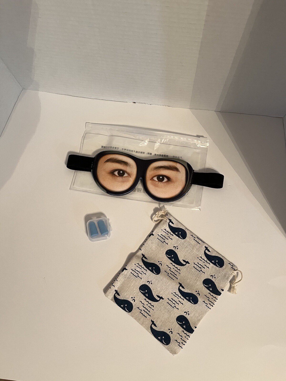EYE MASK KIT.COMES WITH EAR PROTECTOR AND A POUCH.BRAND NEW.