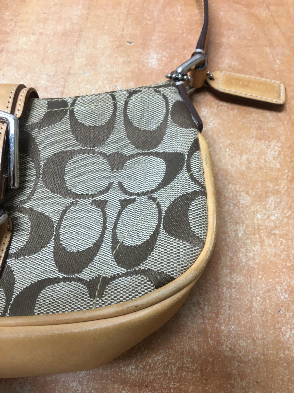 Coach Tan Demi Buckle Small Purse Logo Magnetic H3U-6362