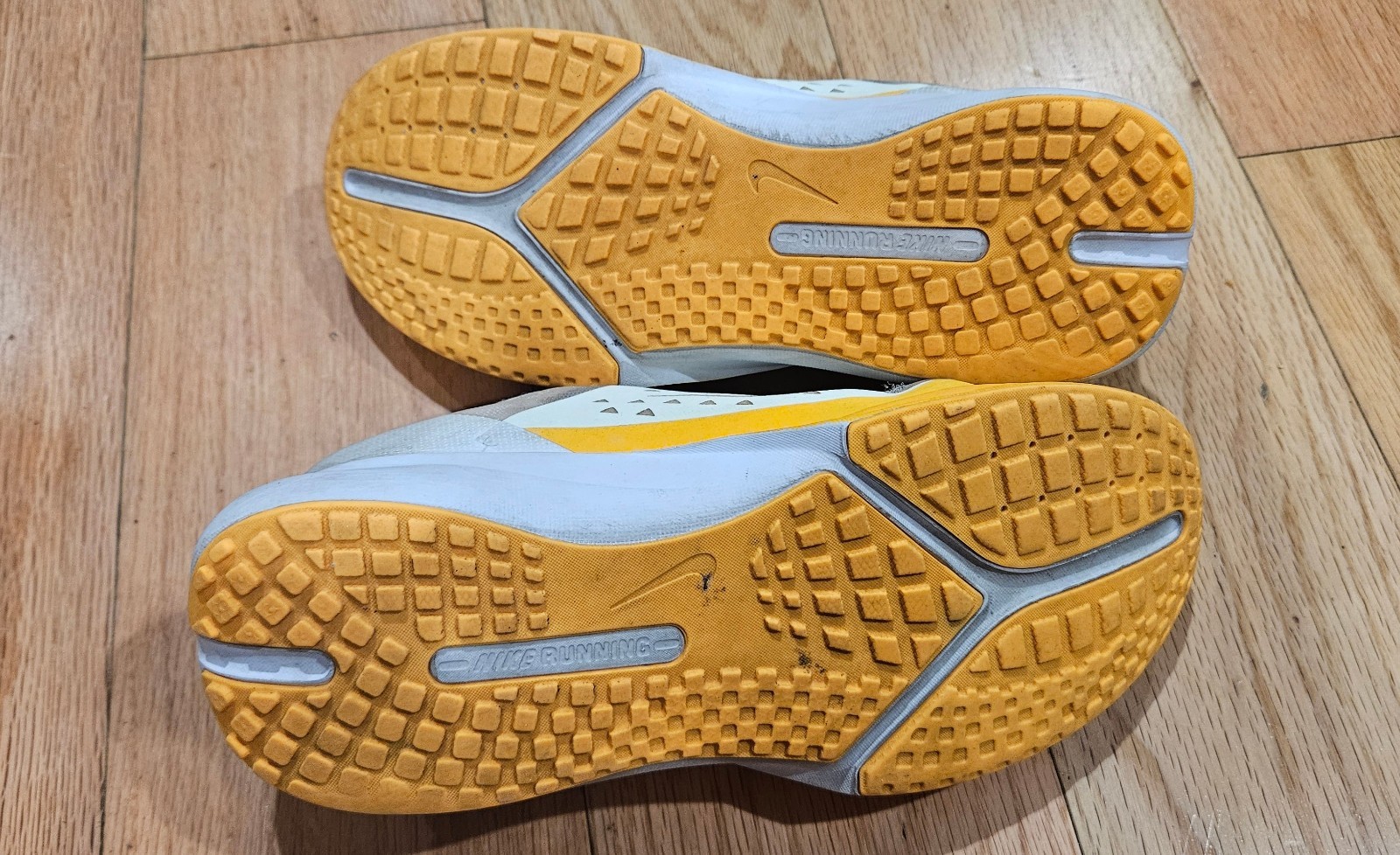 Nike Sonic Fly Big Kids Yellow Blue White Running Jogging Shoes Size 4.5Y