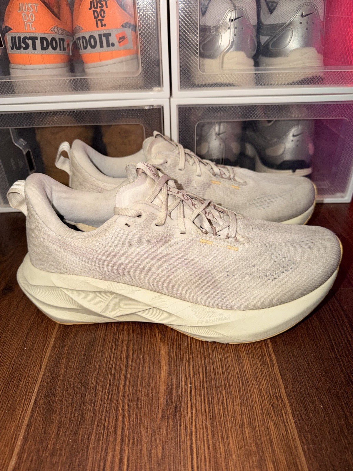 Size 9.5 – ASICS Nova Blast 5